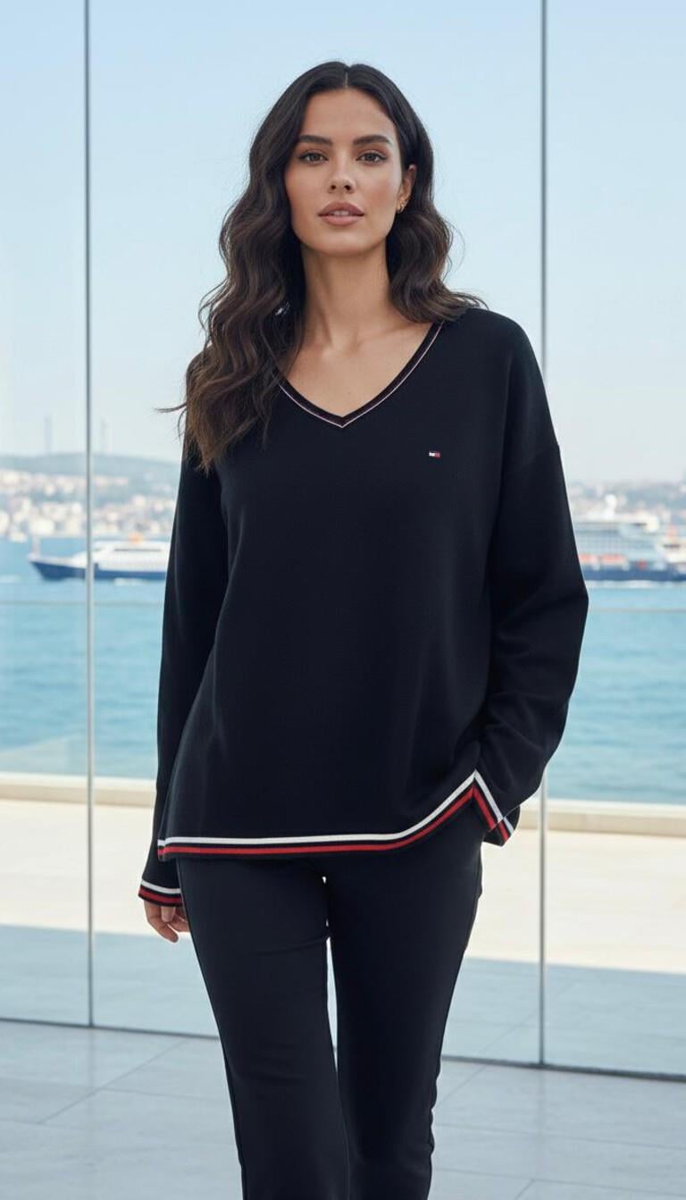 V Yaka Oversize Siyah Triko