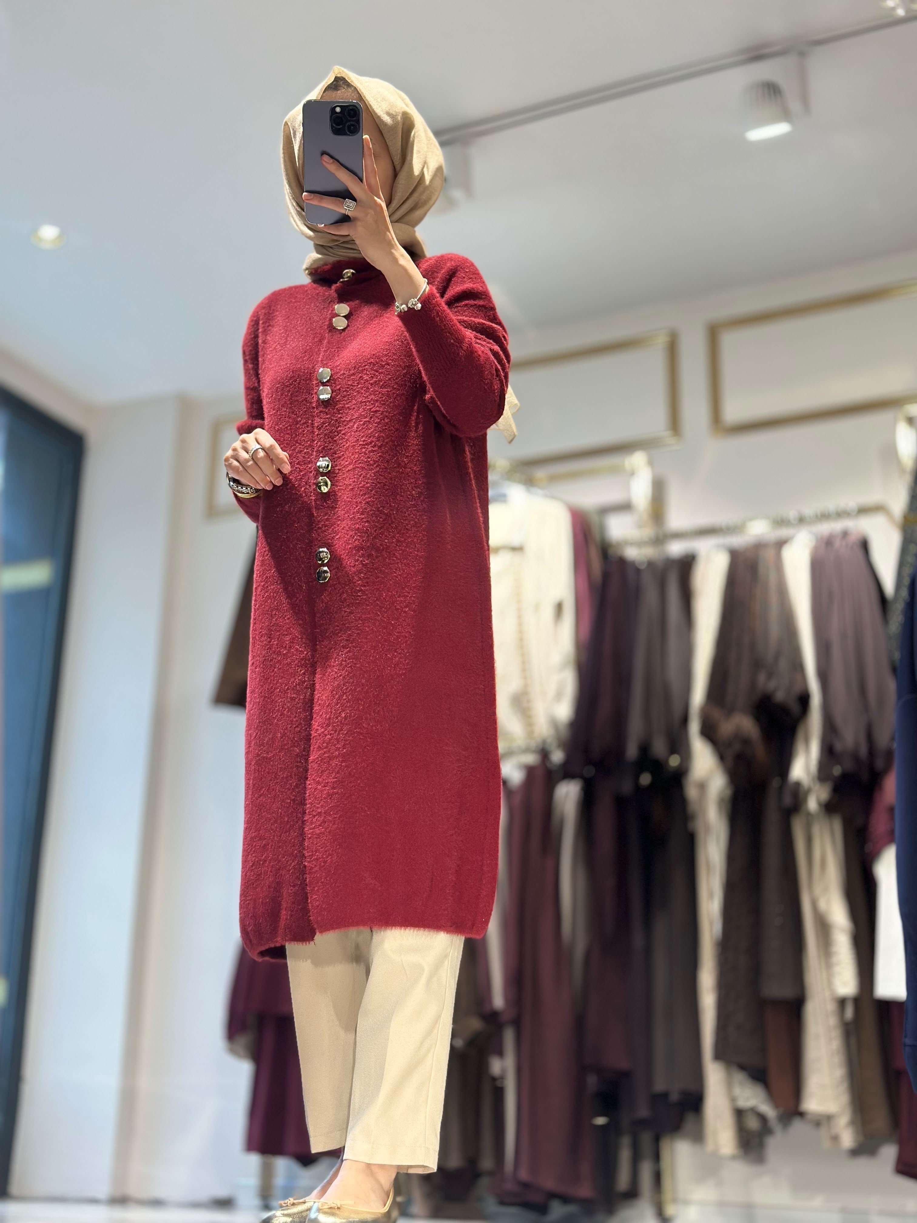 T134 ANGORA HIRKA