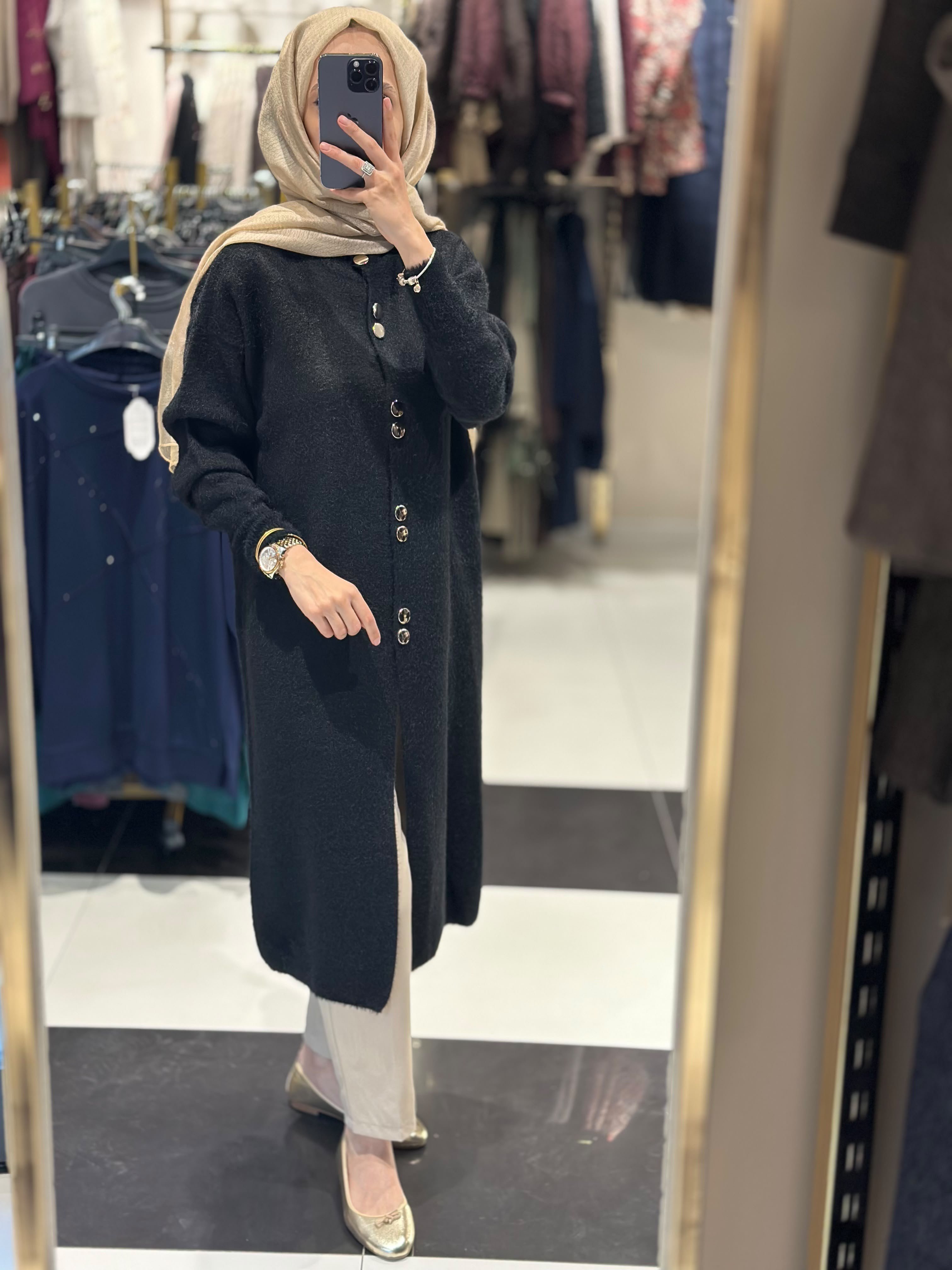 T134 ANGORA HIRKA