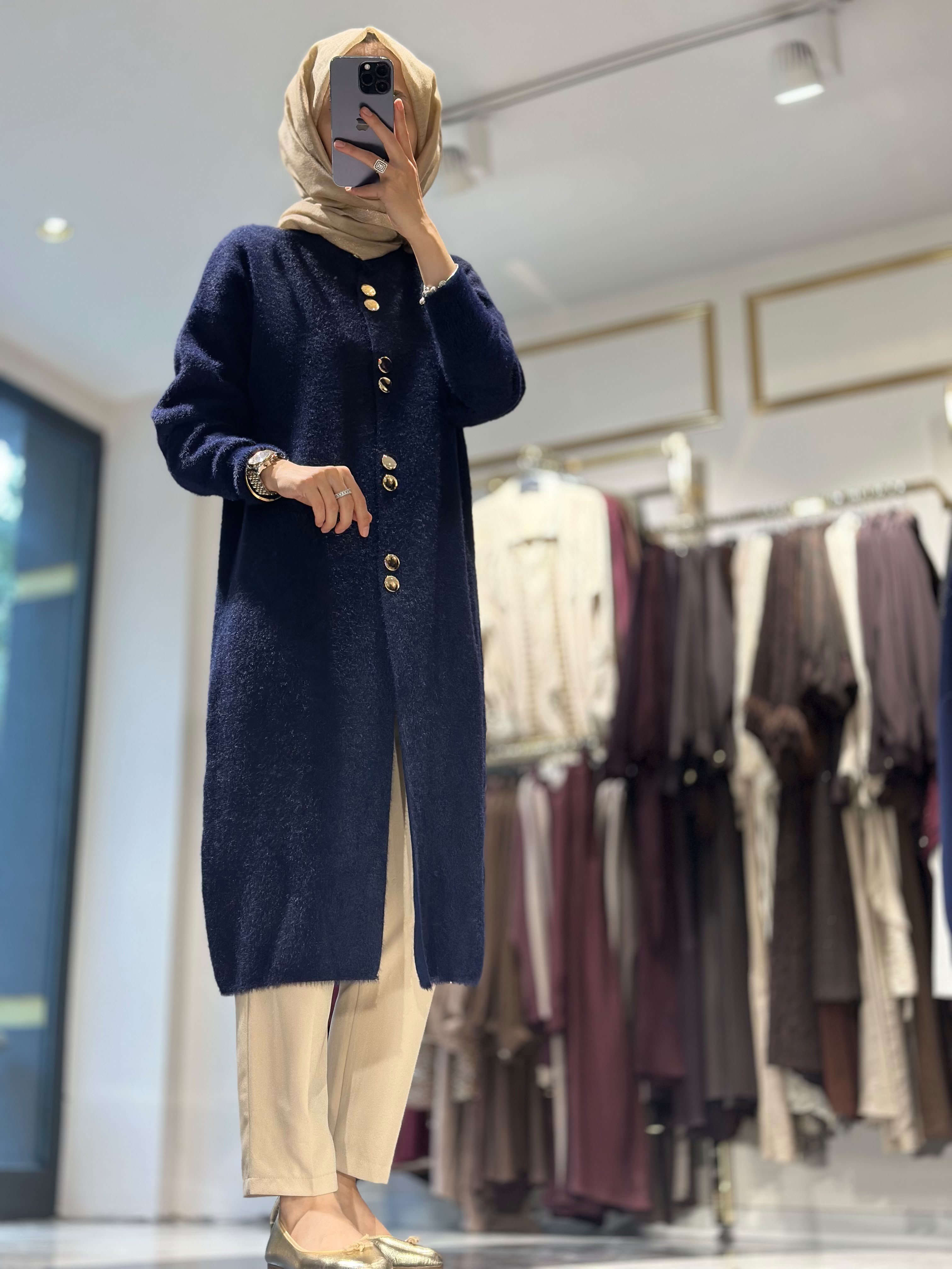 T134 ANGORA HIRKA