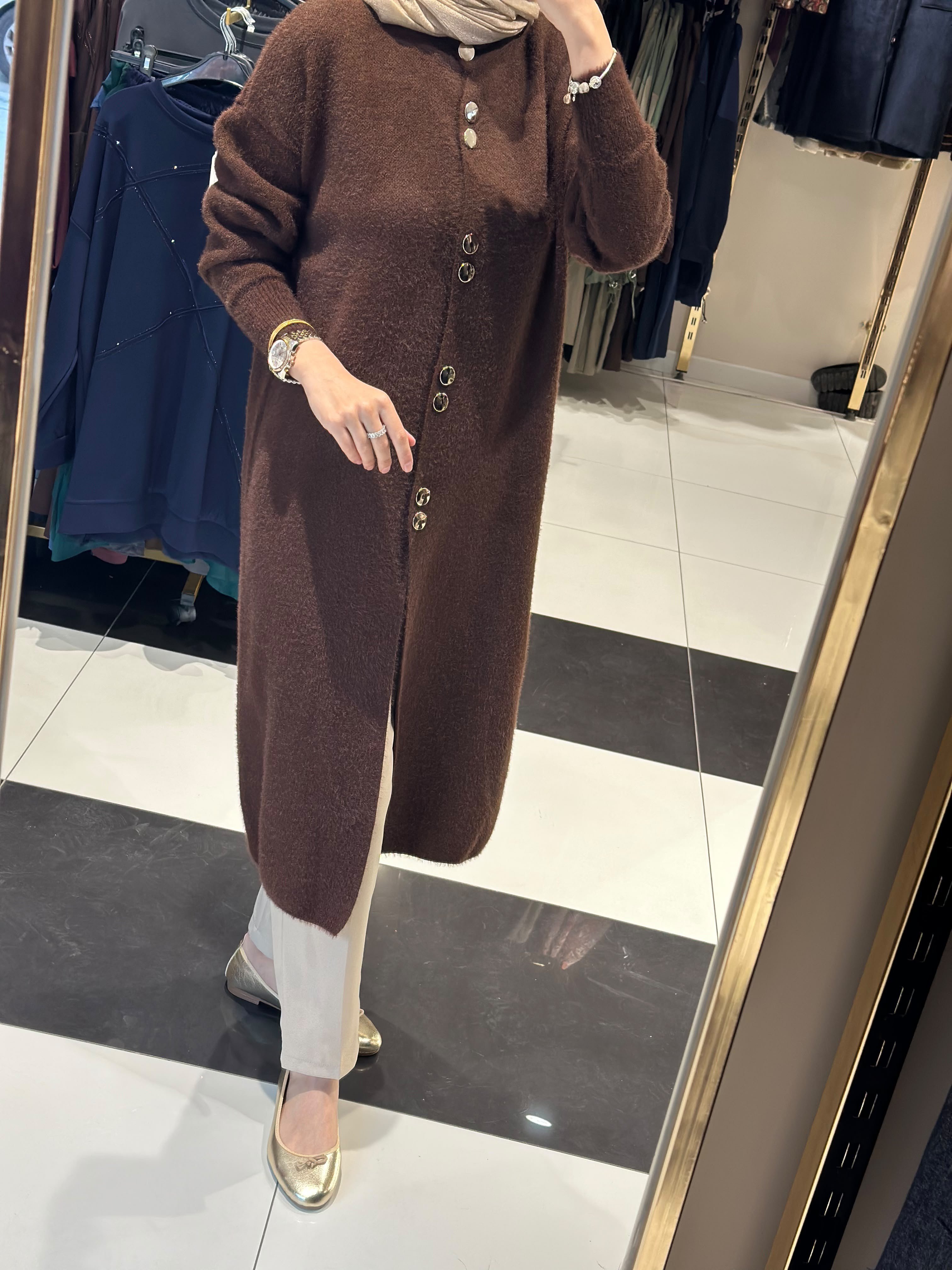 T134 ANGORA HIRKA