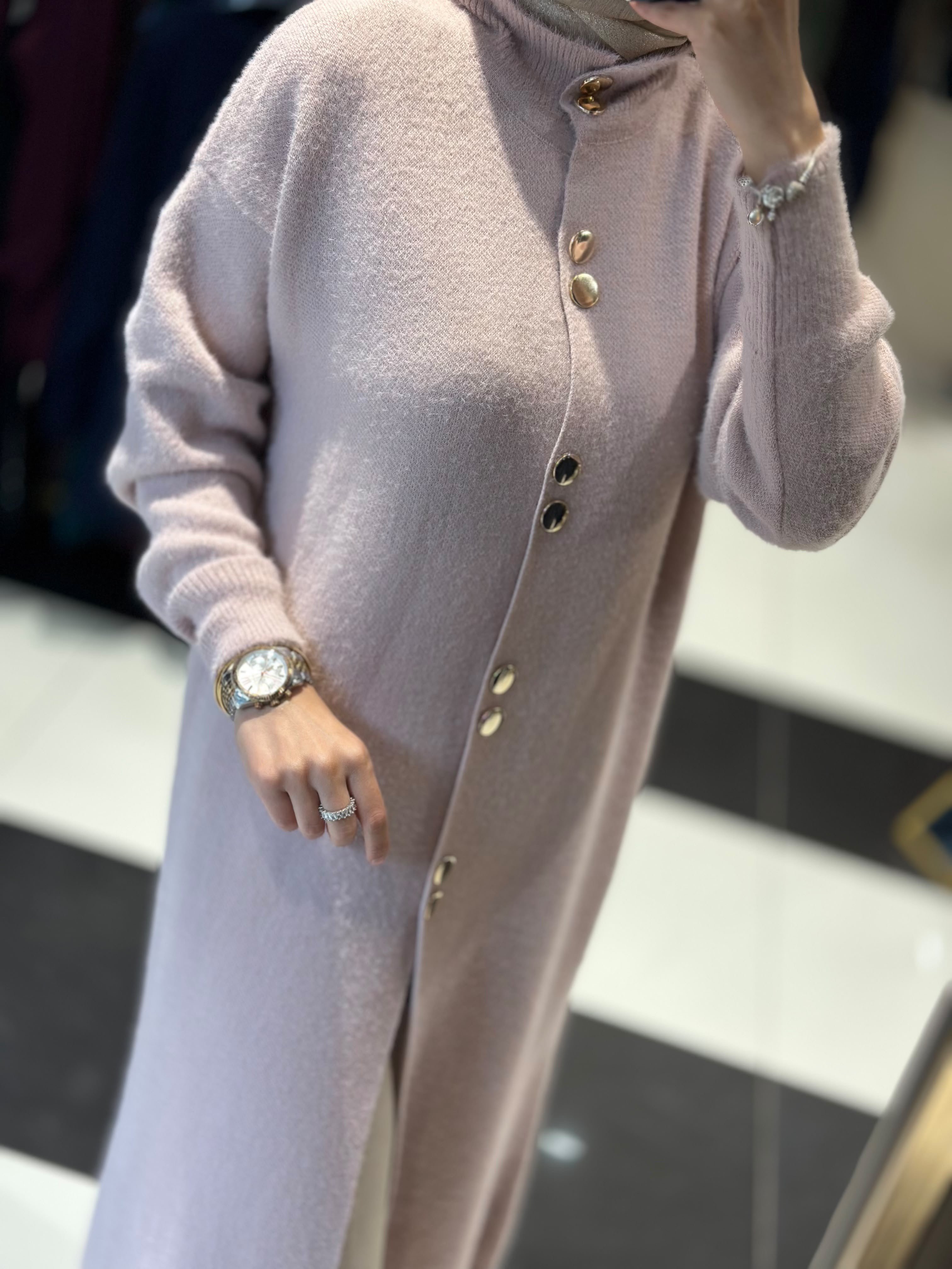 T134 ANGORA HIRKA