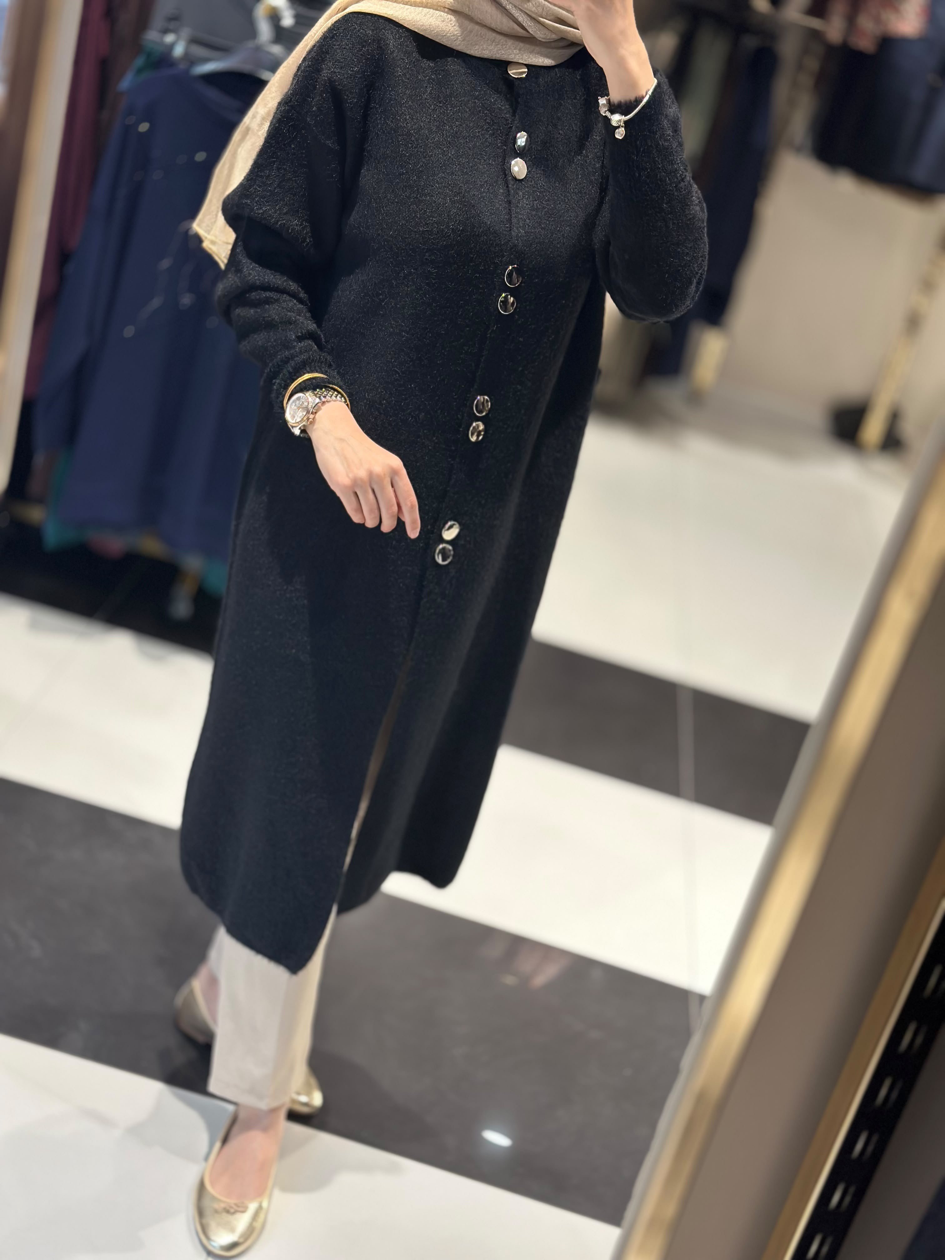 T134 ANGORA HIRKA