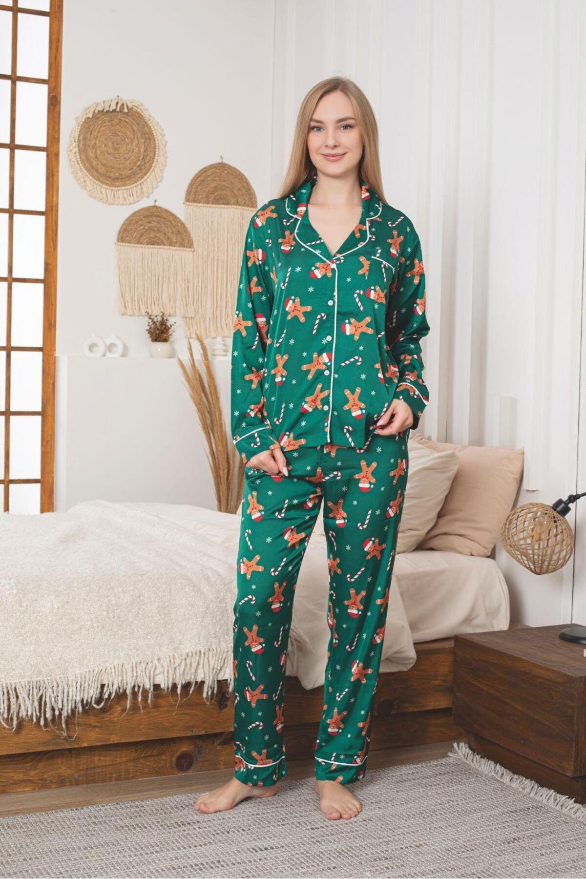 Kadın Yılbaşı Desenli Yeşil Pijama Takımı – Rahat SATEN Kumaş