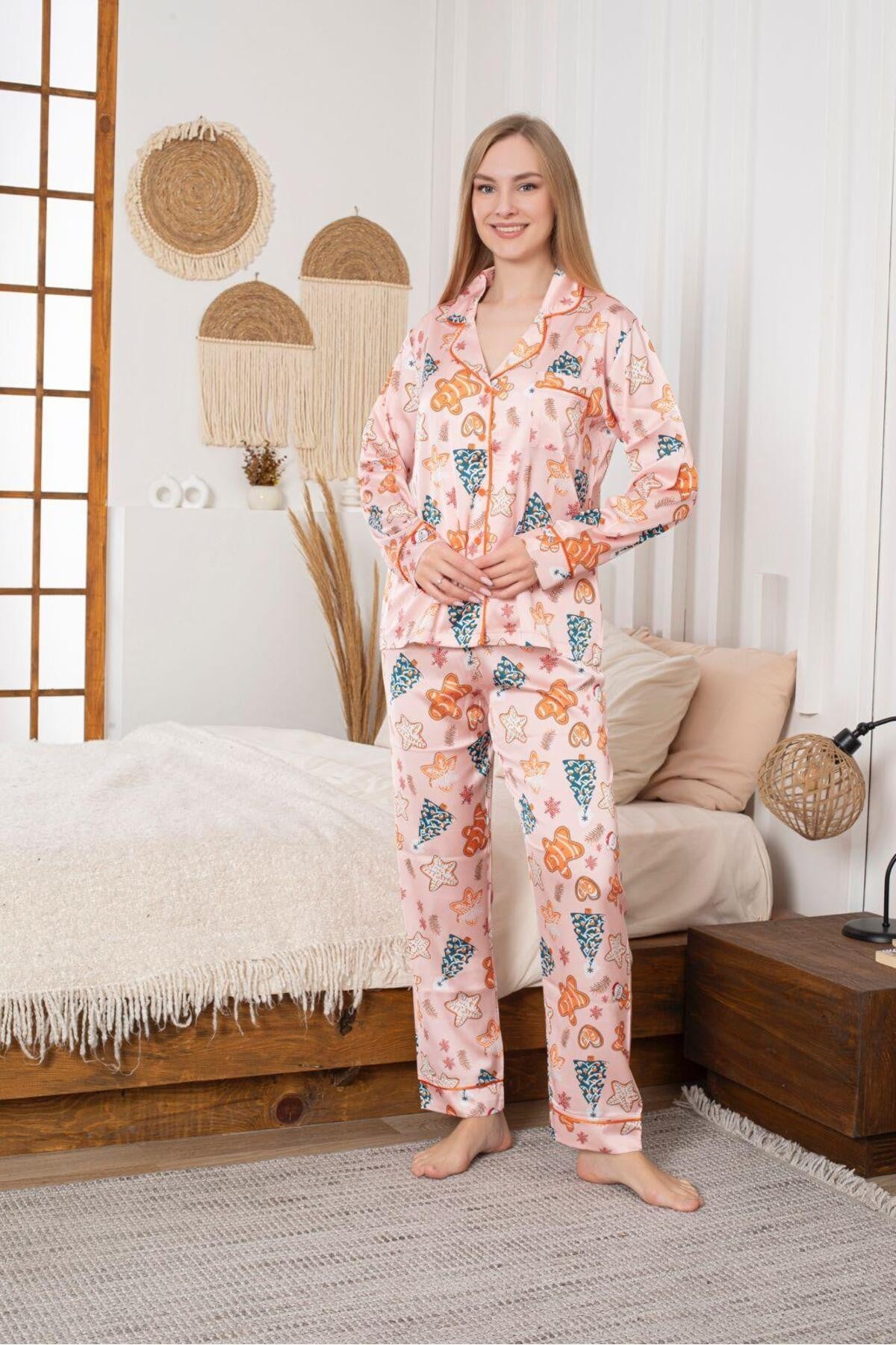 Pembe Yılbaşı Kurabiye Desenli Kadın Pijama Takımı-SATEN KUMAŞ