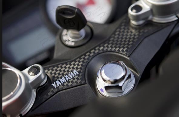 YAMAHA YZF R125 ÜST ÜÇGEN KAPLAMA KARBON