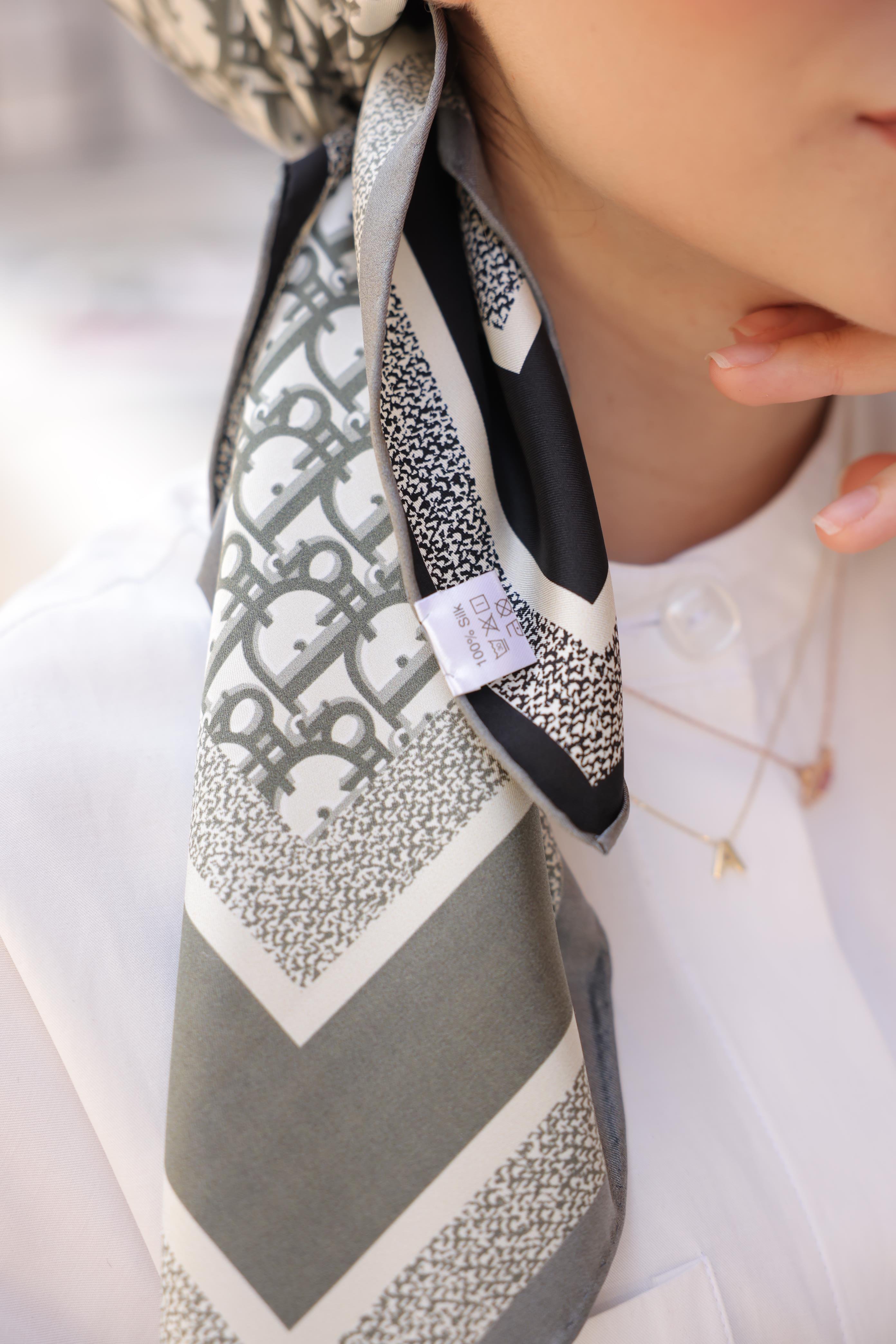 D Monogram Desen Çift Taraflı %100 Twil İpek Eşarp-Gri&Siyah