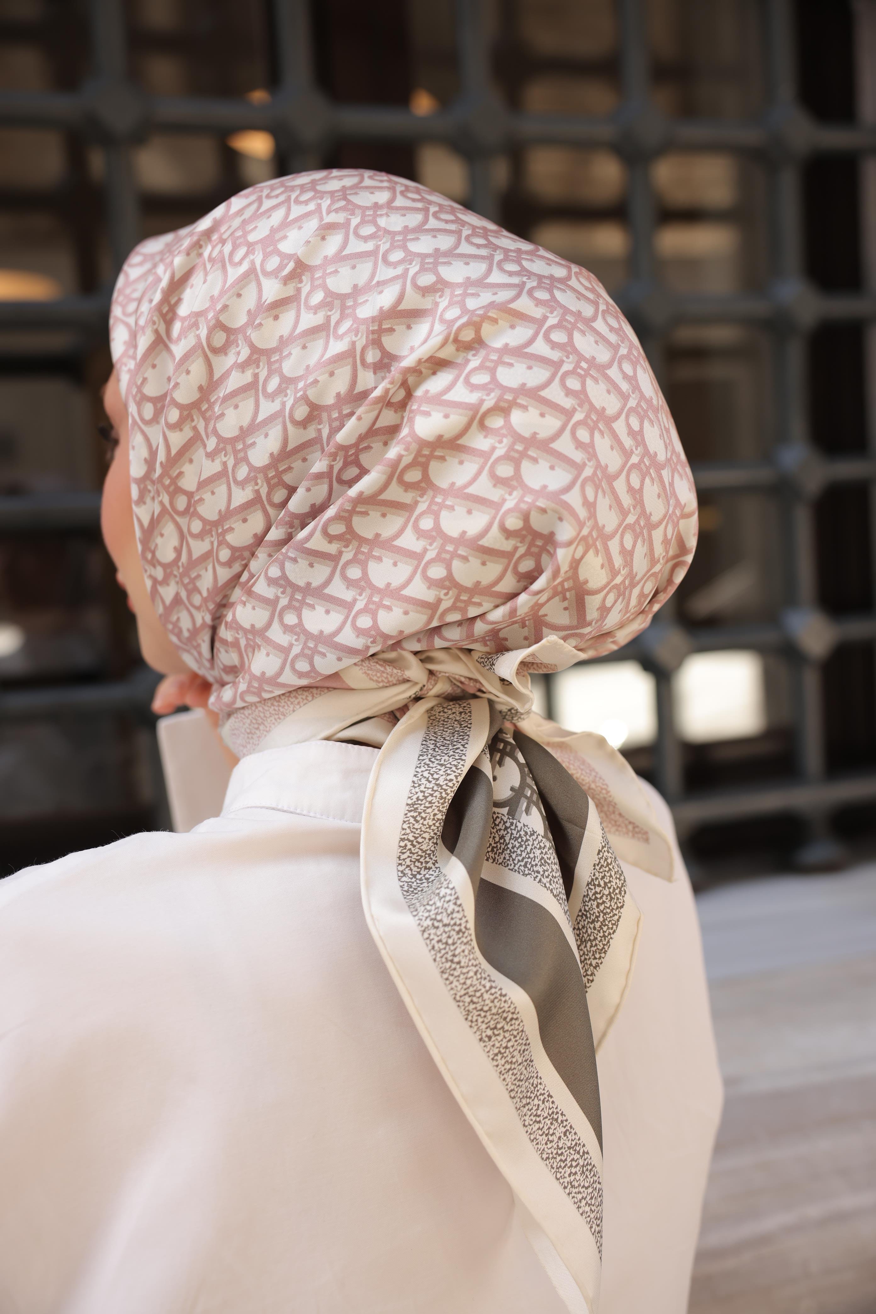 D Monogram Desen Çift Taraflı %100 Twil İpek Eşarp-Pudra&Gri