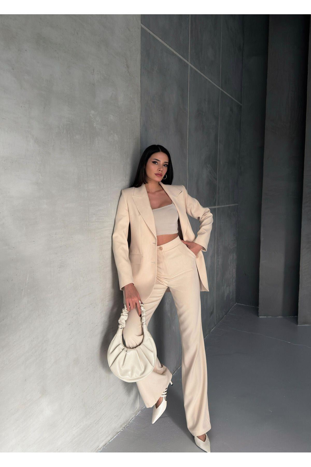ÇİFT DÜĞMELİ BLAZER TAKIMI