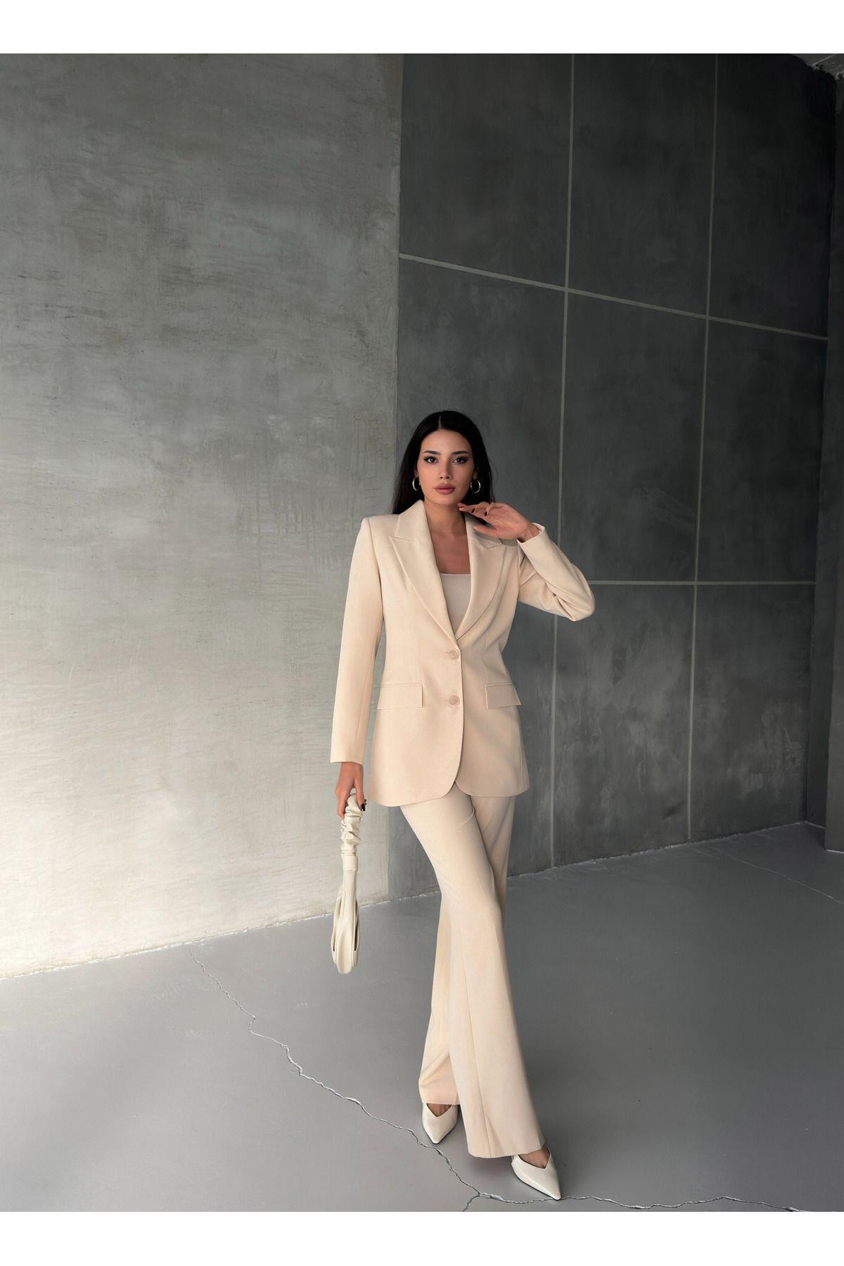 ÇİFT DÜĞMELİ BLAZER TAKIMI