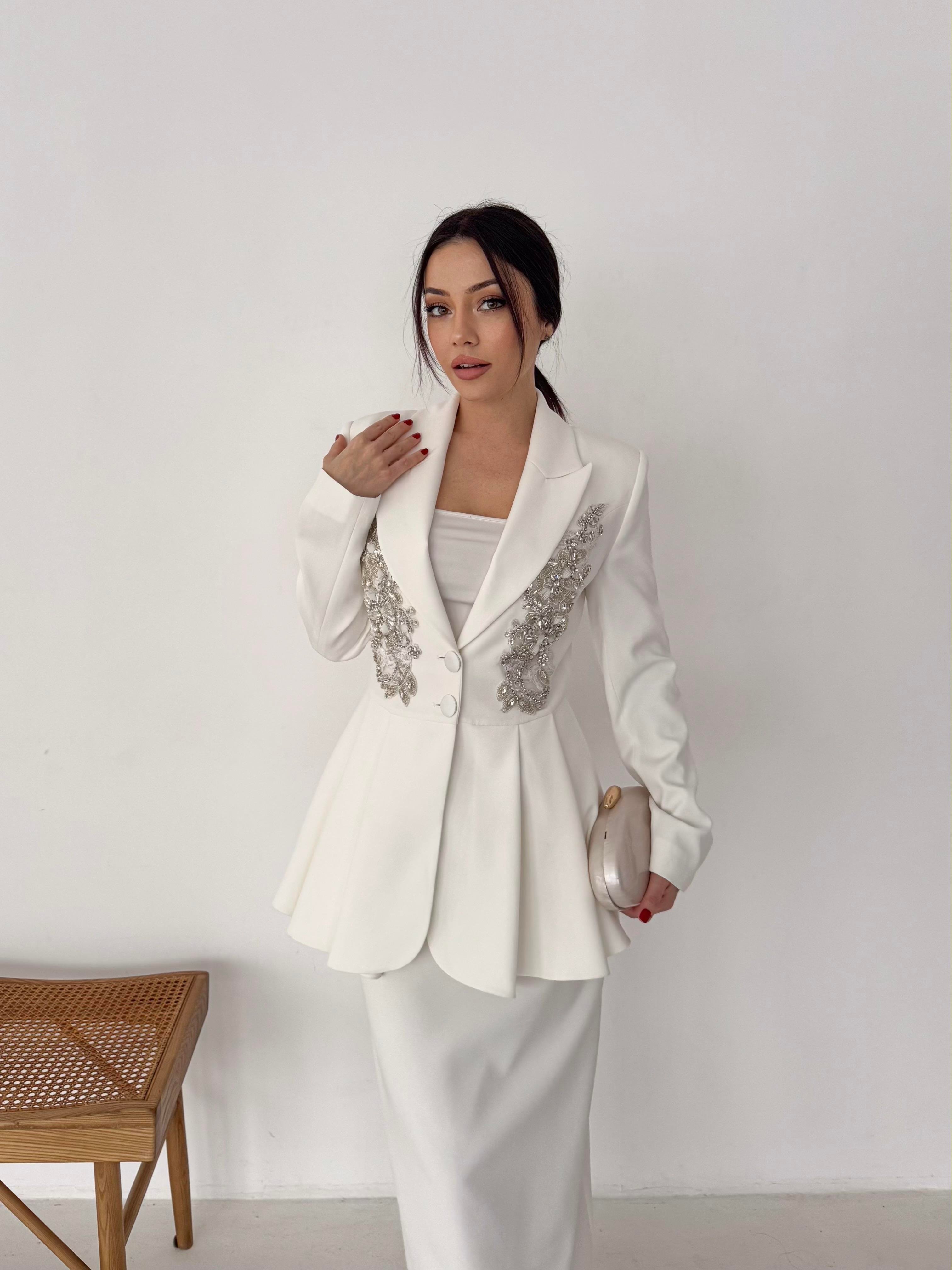 El İşlemeli Volanlı Blazer Etekli İkili Takım