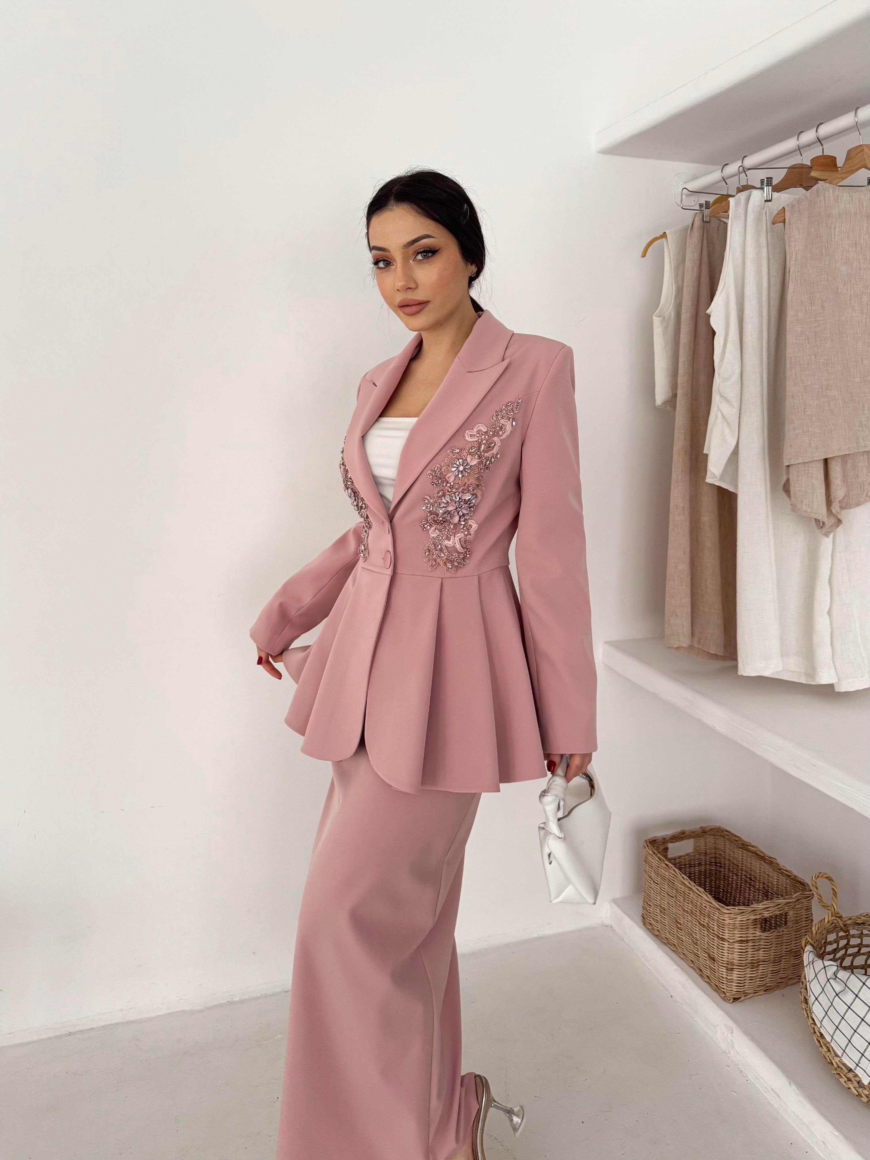 El İşlemeli Volanlı Blazer Etekli İkili Takım