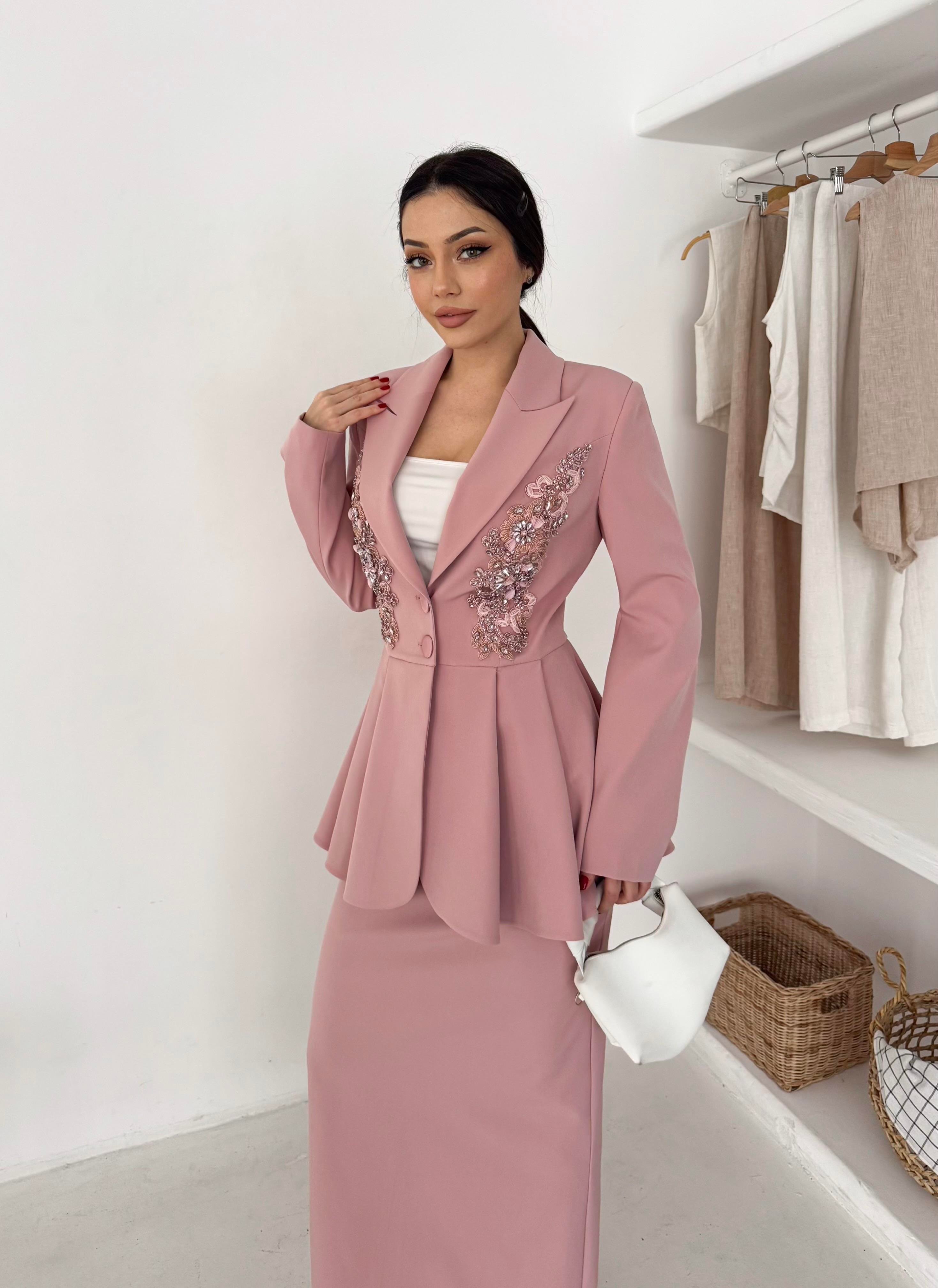 El İşlemeli Volanlı Blazer Etekli İkili Takım
