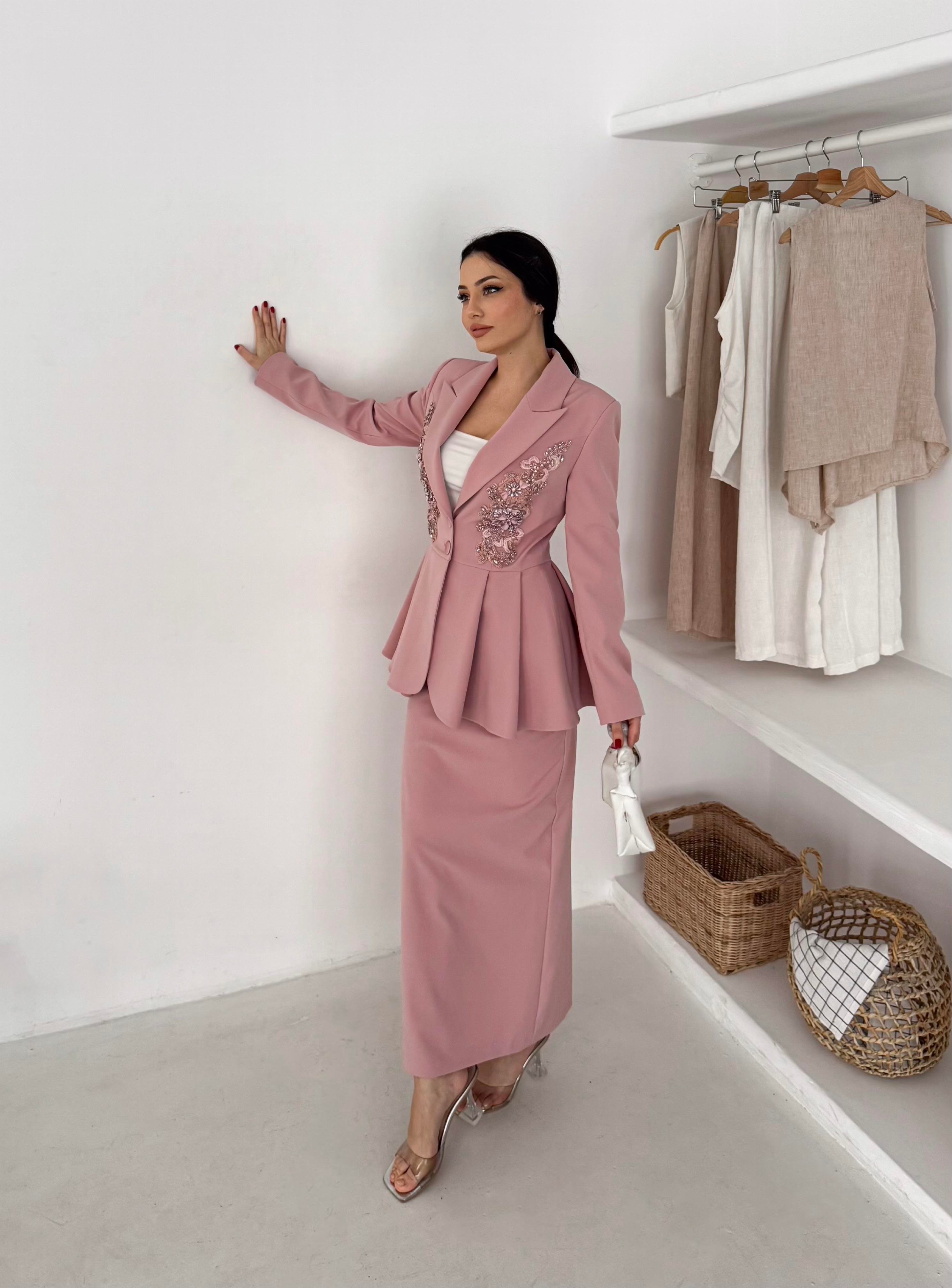 El İşlemeli Volanlı Blazer Etekli İkili Takım