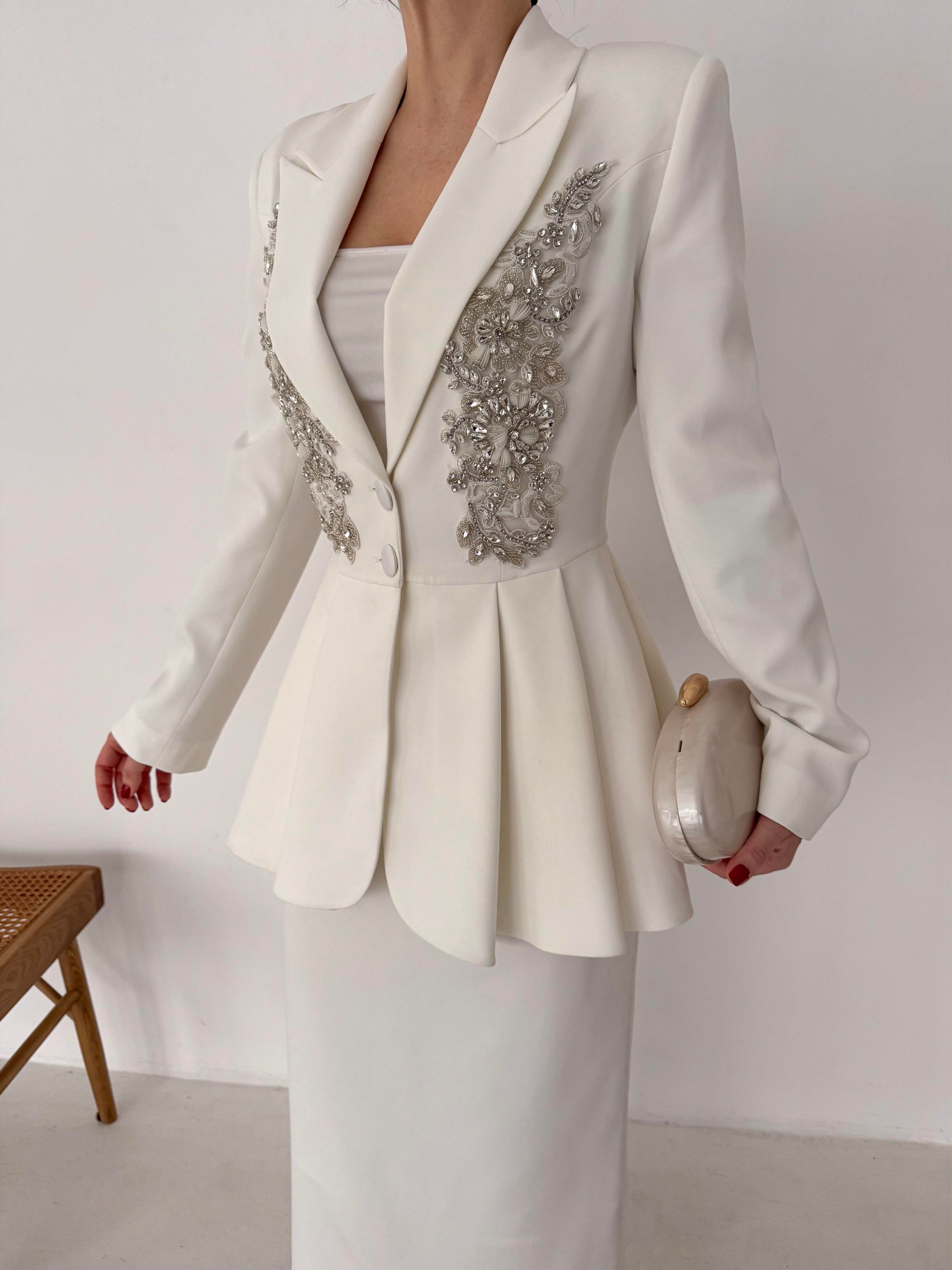 El İşlemeli Volanlı Blazer Etekli İkili Takım