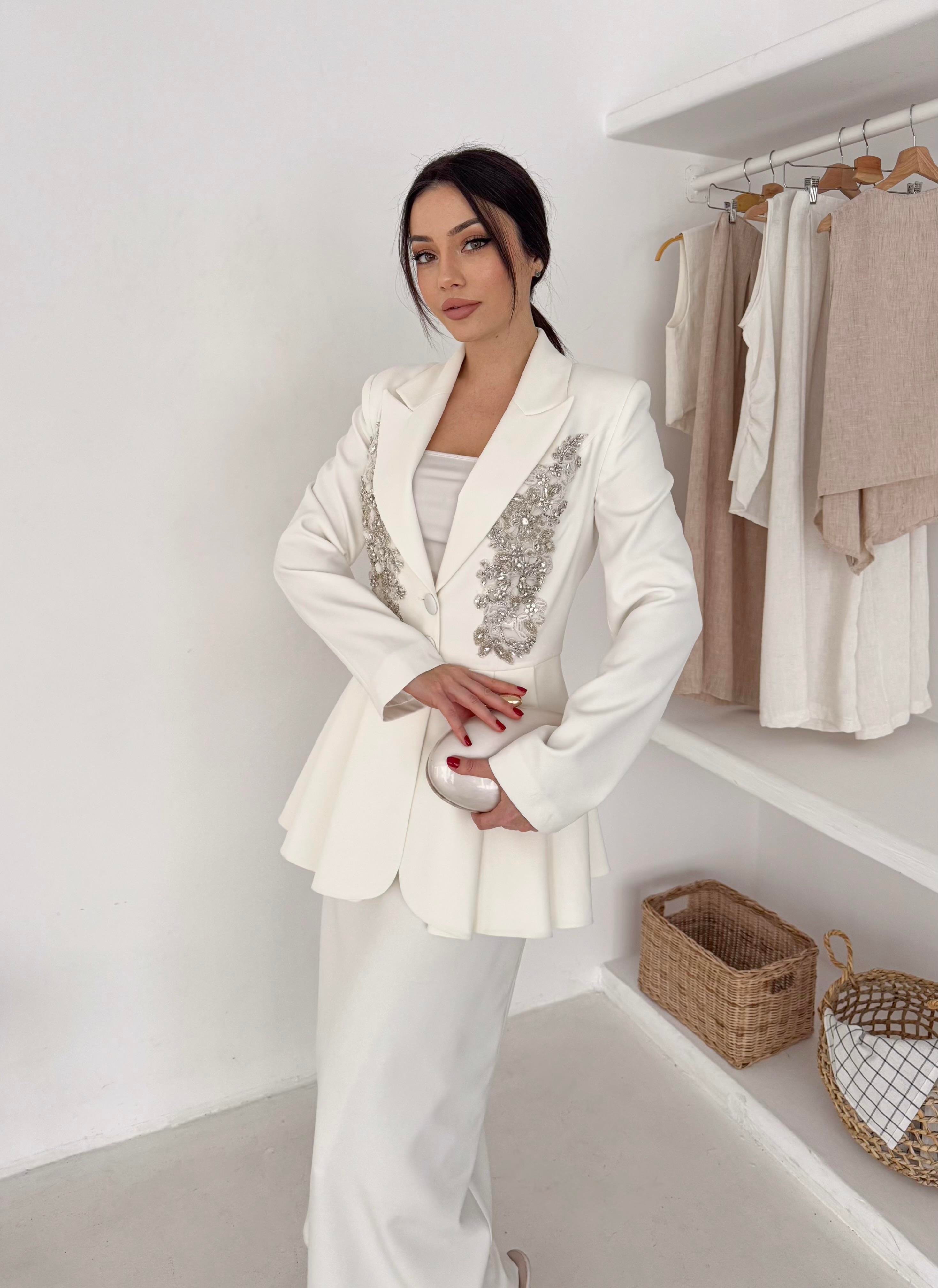 El İşlemeli Volanlı Blazer Etekli İkili Takım