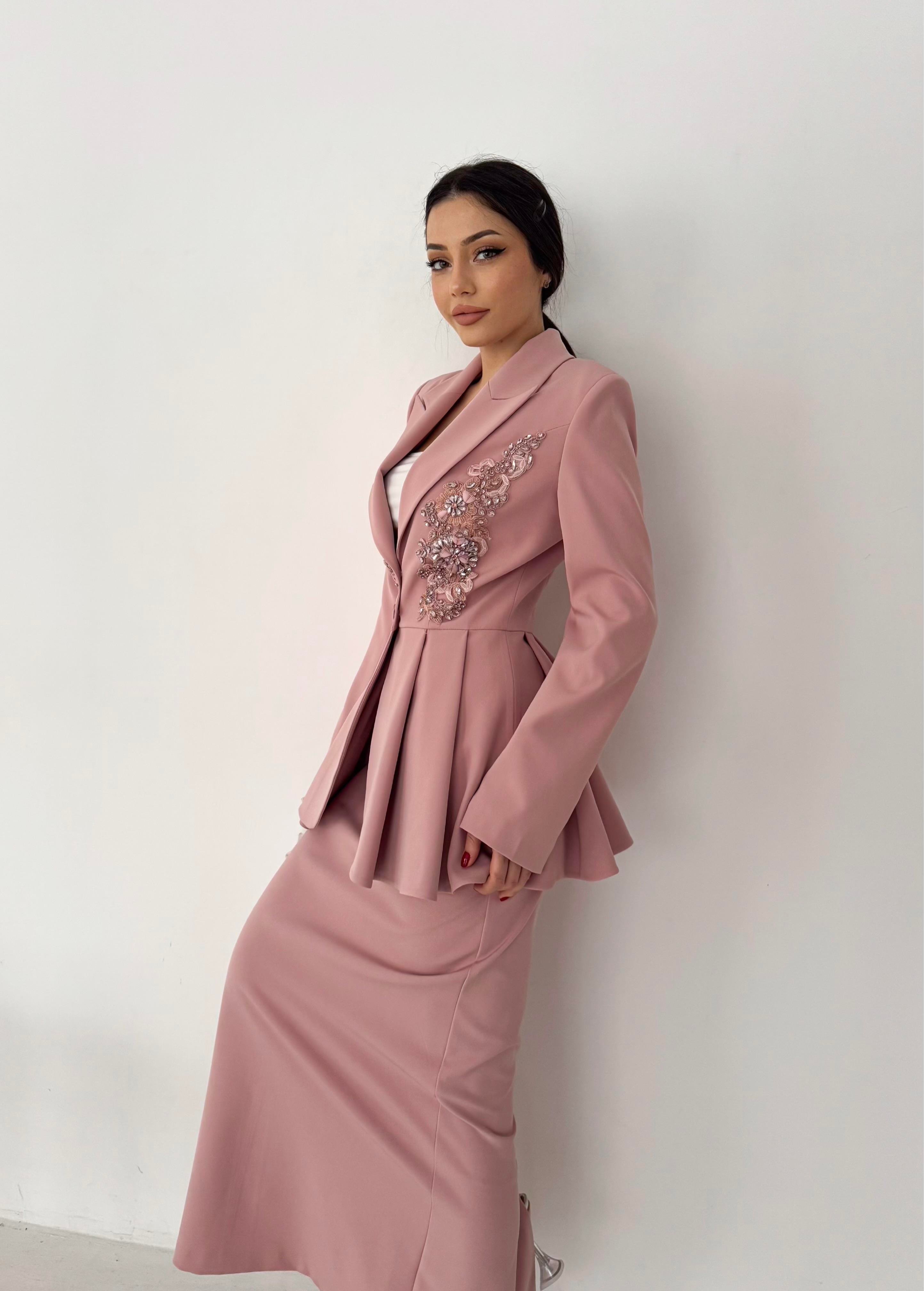 El İşlemeli Volanlı Blazer Etekli İkili Takım