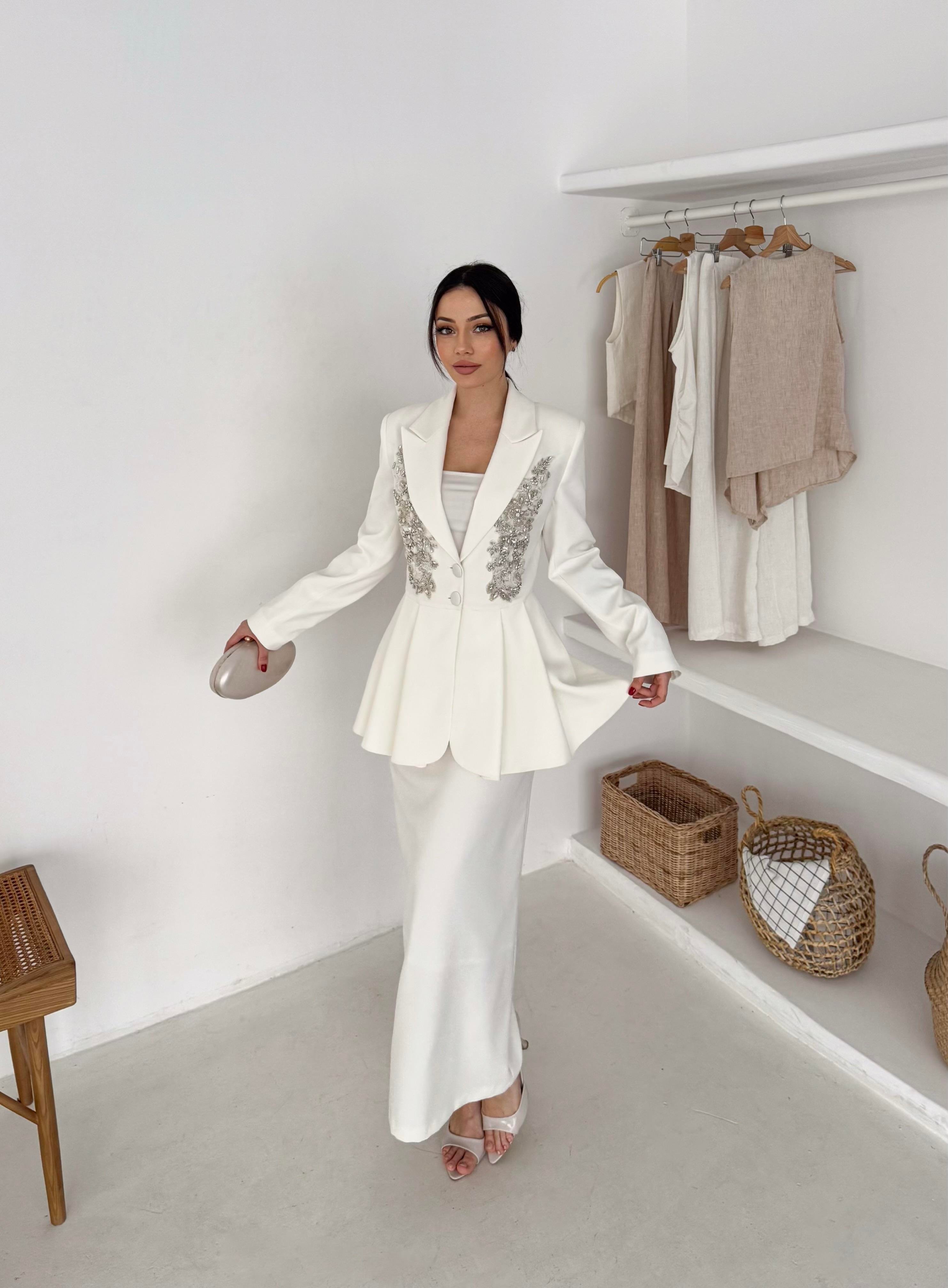 El İşlemeli Volanlı Blazer Etekli İkili Takım