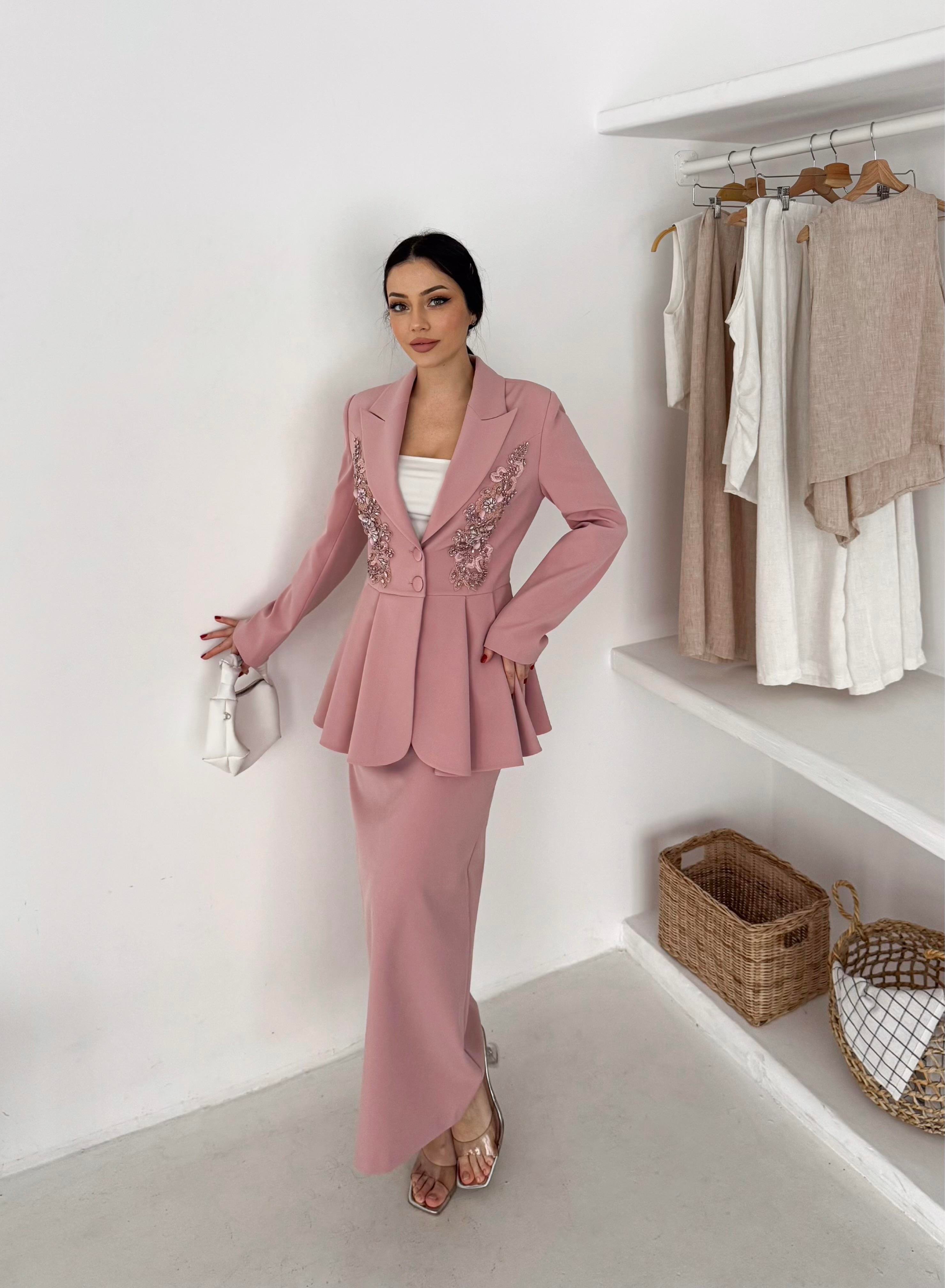 El İşlemeli Volanlı Blazer Etekli İkili Takım