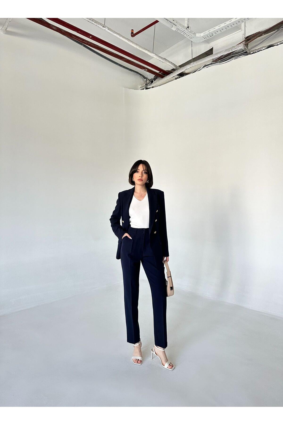 METAL DÜĞMELİ BLAZER İKİLİ TAKIM