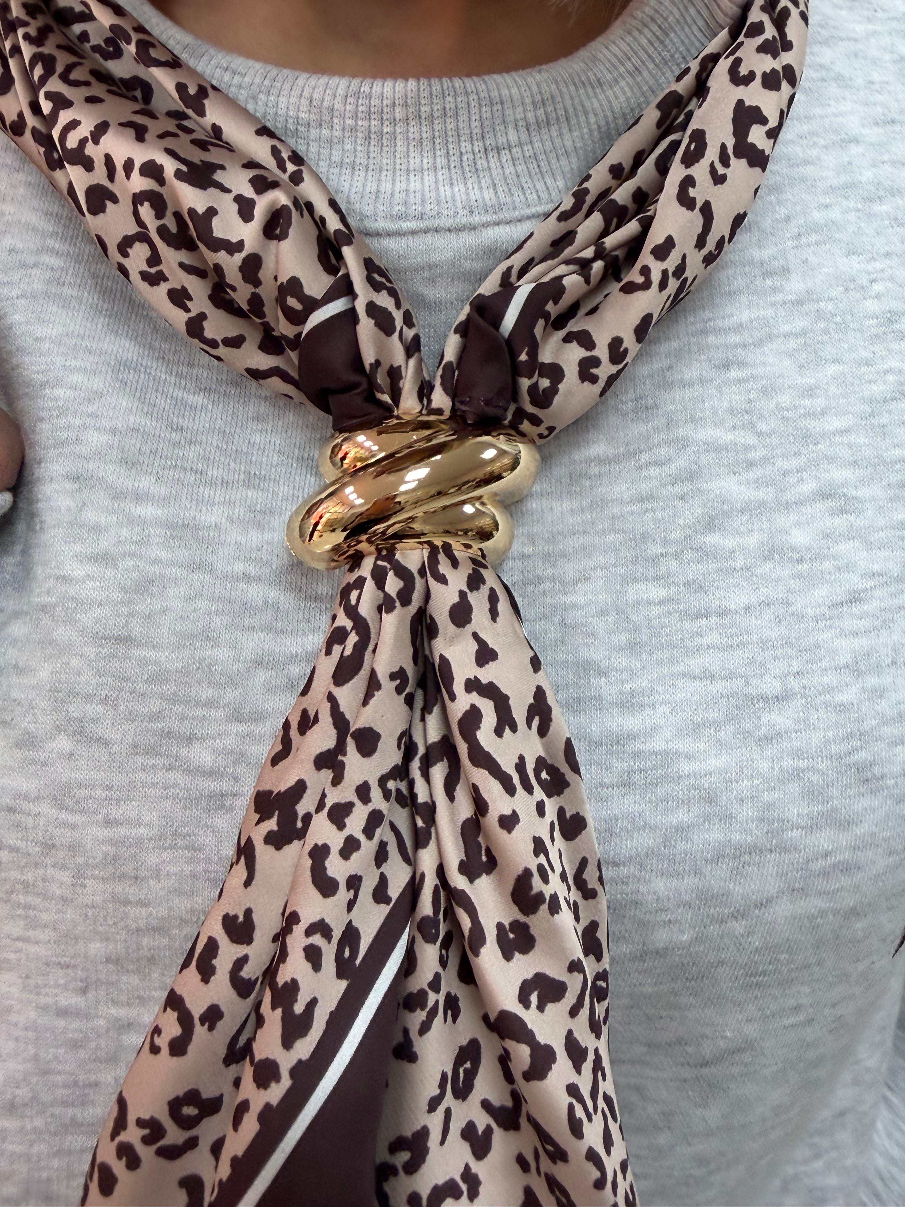 Leopar Baskılı Fularlı Sweat
