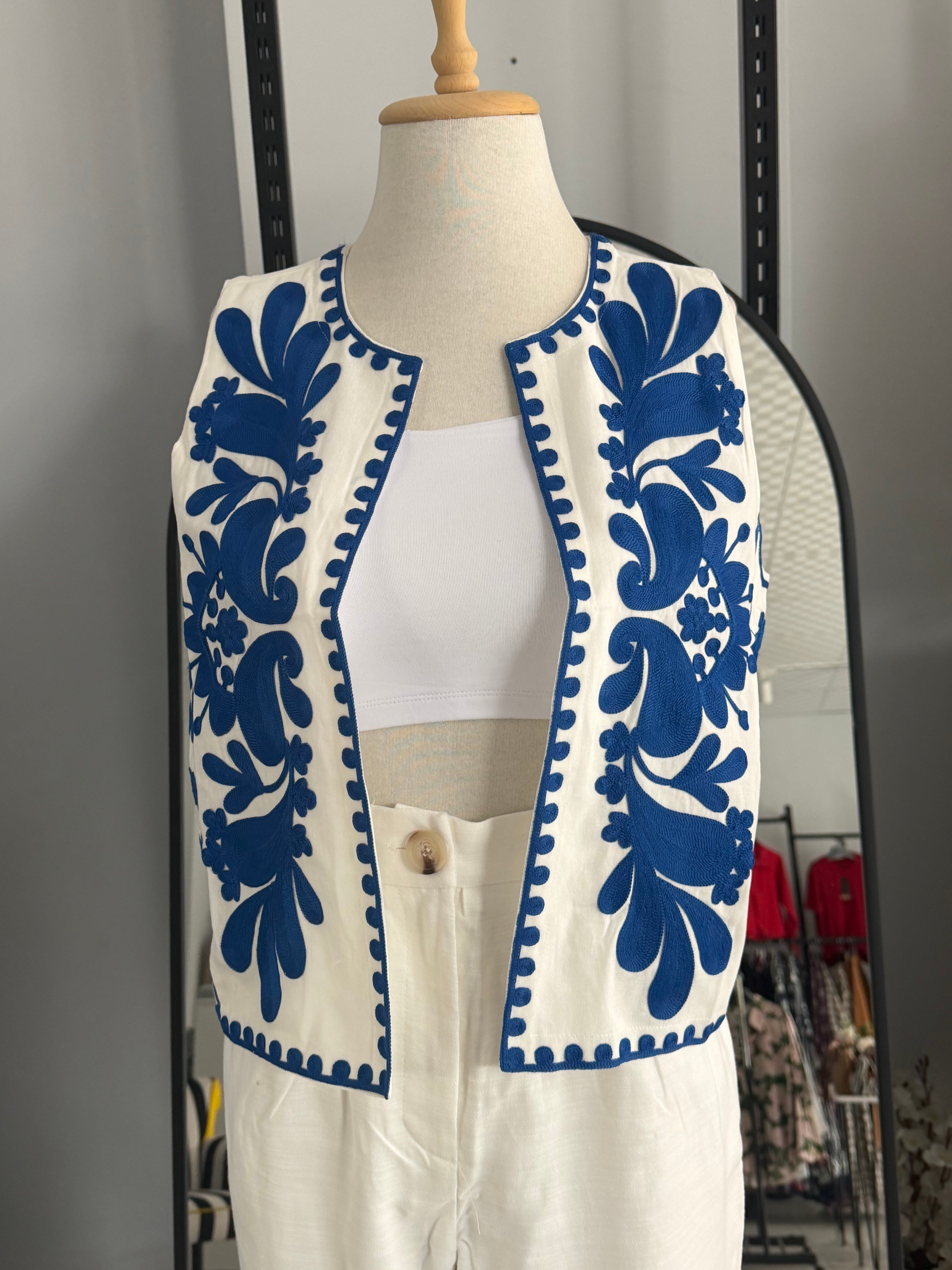 NAKIŞ İŞLEMELİ YELEK