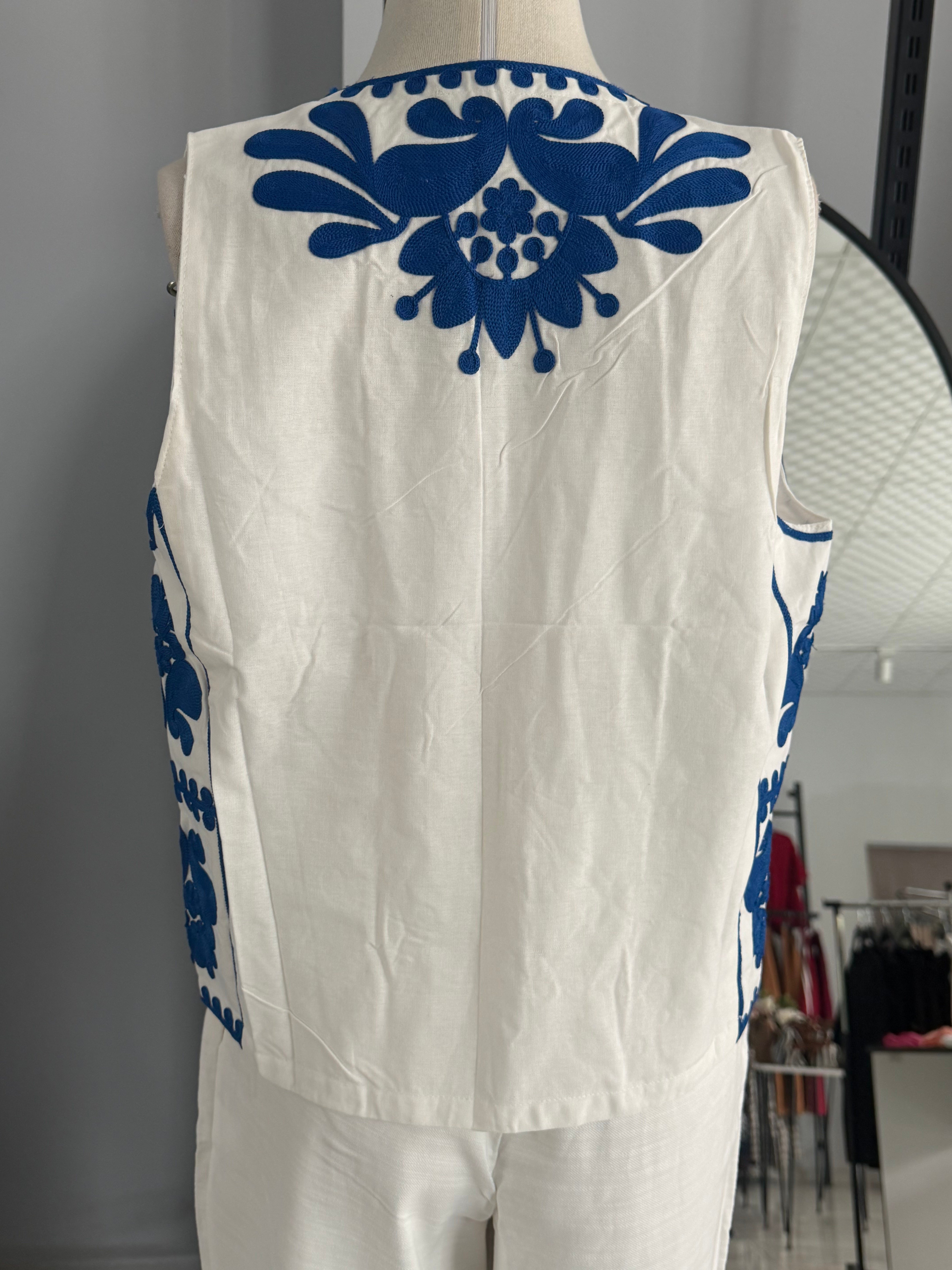 NAKIŞ İŞLEMELİ YELEK