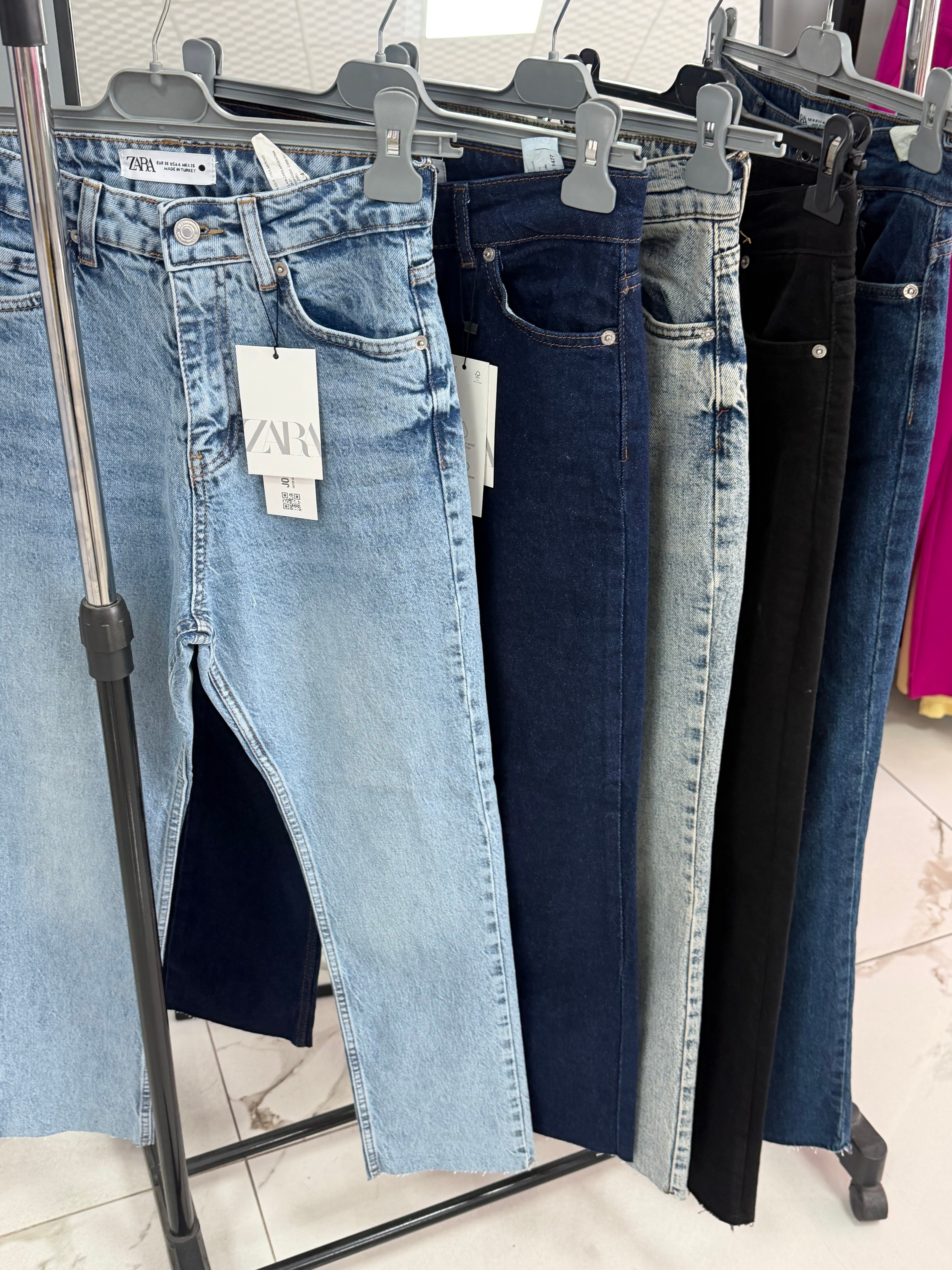 Paçası Kesik Toparlayıcı Boyfit Jean Lacivert