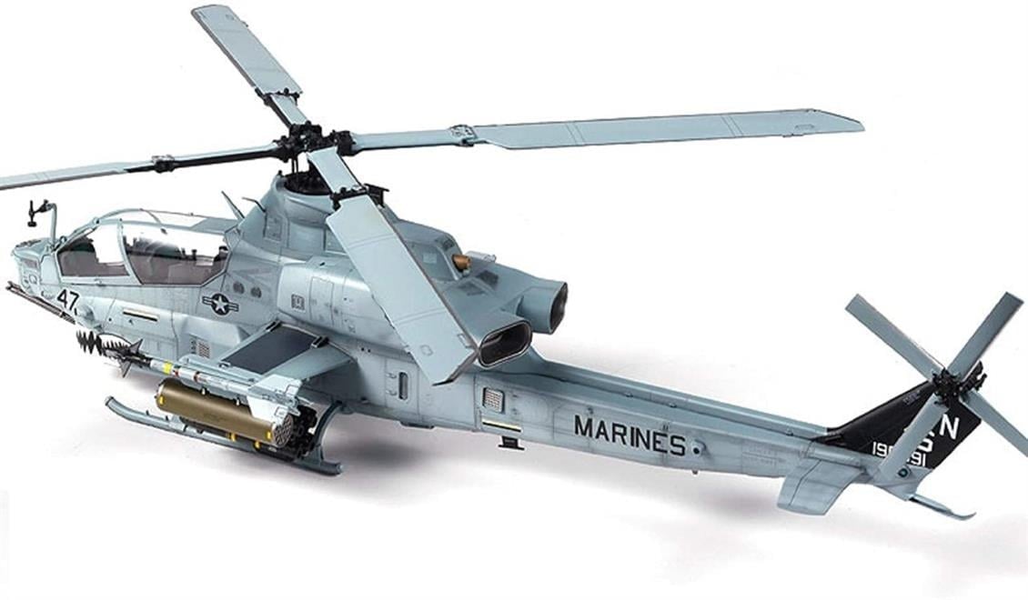 Academy 12127 1/35 Ölçek, USMC AH-1Z (Shark Mouth) Helikopter, Plastik Model Kiti