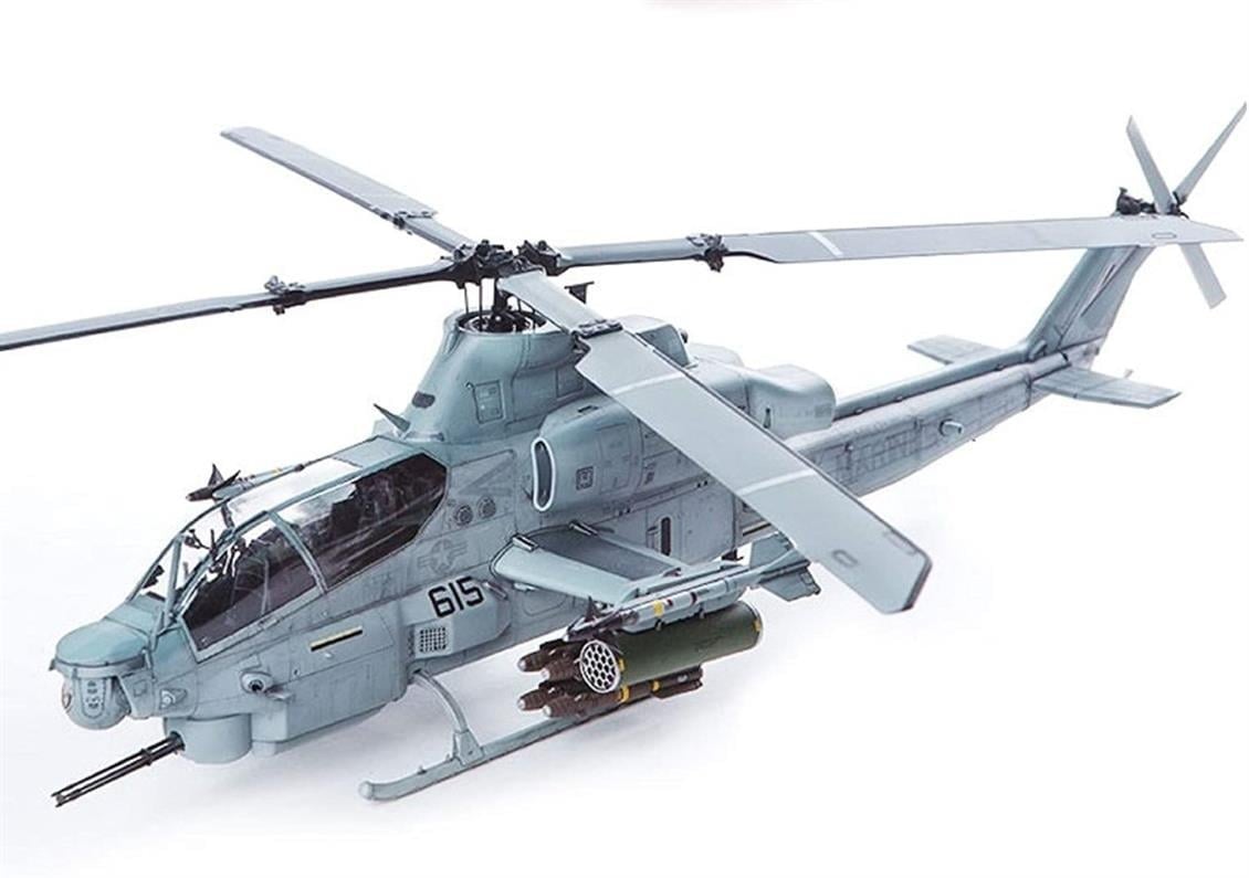 Academy 12127 1/35 Ölçek, USMC AH-1Z (Shark Mouth) Helikopter, Plastik Model Kiti