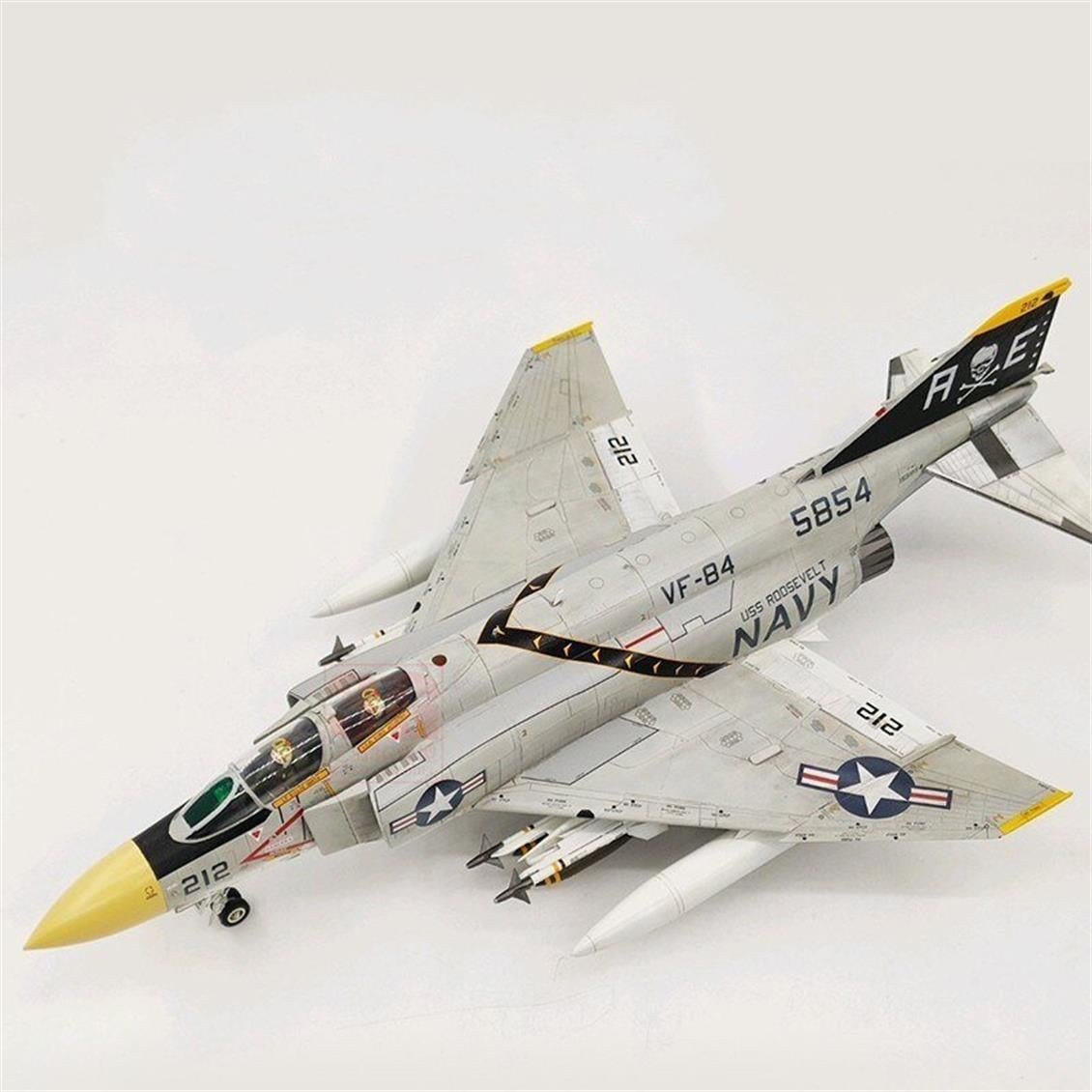 Academy 12305 1/48 Ölçek, ABD Donanması F-4J Phantom II VF-84 Jolly Rogers Savaş Uçağı, Plastik Model Kiti