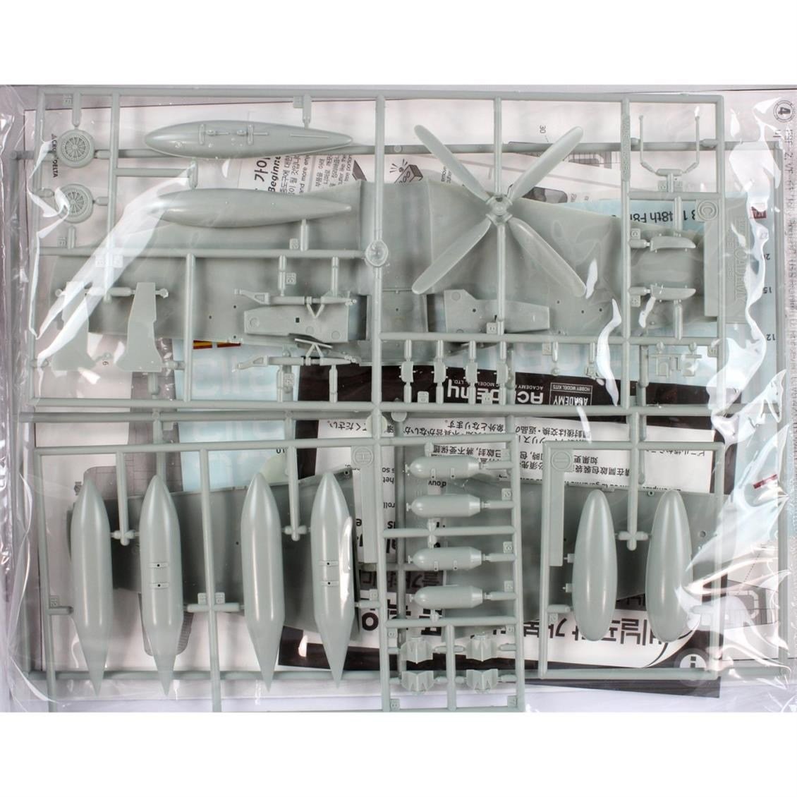 Academy 12313 1/48 Ölçek, F8F-1/2 Bearcat (USS Tarawa) Savaş Uçağı, Plastik Model Kiti