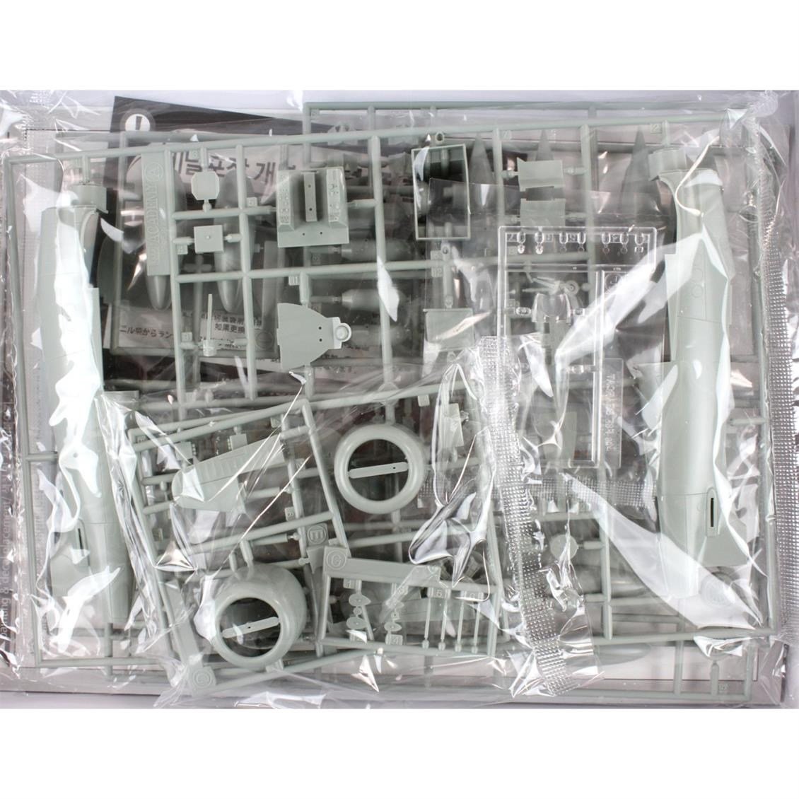 Academy 12313 1/48 Ölçek, F8F-1/2 Bearcat (USS Tarawa) Savaş Uçağı, Plastik Model Kiti