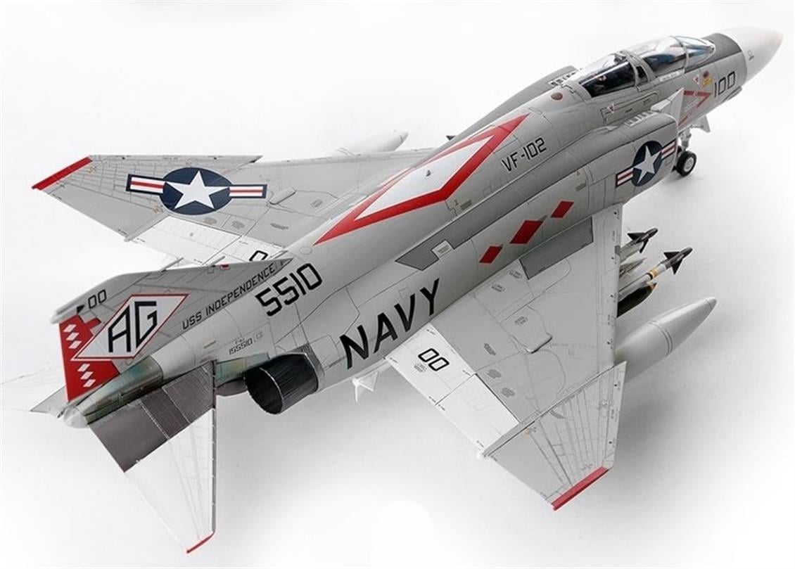 Academy 12323 1/48 Ölçek, USN F-4J VF-102 Diamondbacks Savaş Uçağı, Plastik Model Kiti