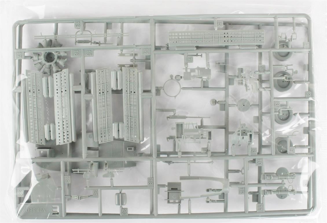 Academy 12329 1/48 Ölçek, USN SBD-5 (??Battle of the Philippine Sea) Savaş Uçağı, Plastik Model Kiti