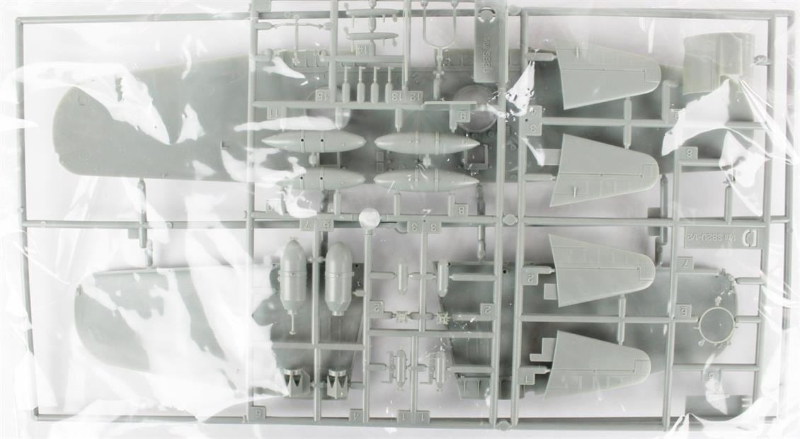 Academy 12330 1/48 Ölçek, V-156-B1 Chesapeake Savaş Uçağı, Plastik Model Kiti