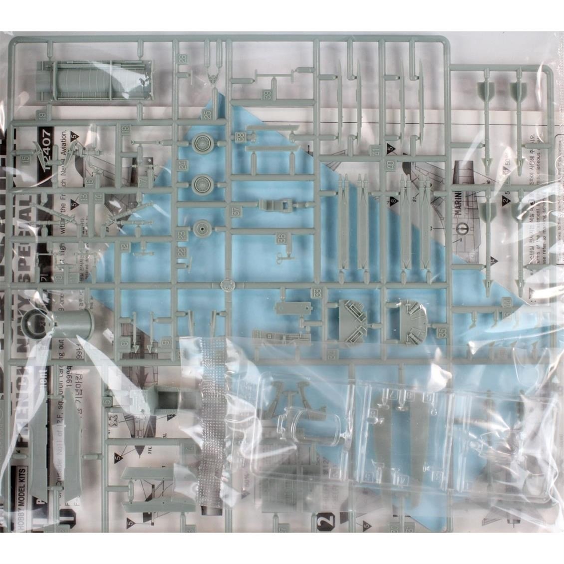 Academy 12407 1/72 Ölçek, F-8P Crusader Savaş Uçağı, Plastik Model Kiti