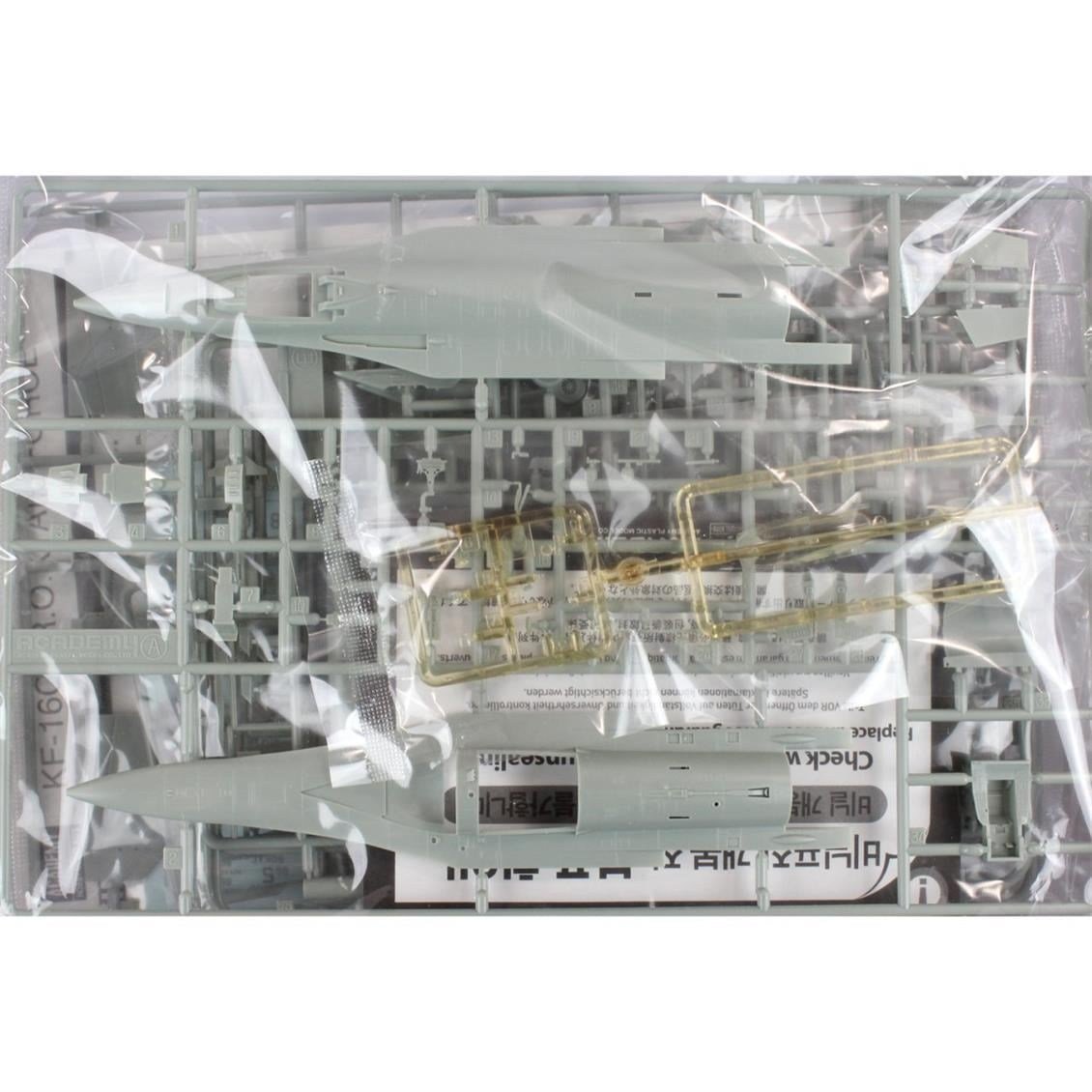 Academy 12418 1/72 Ölçek, KF-16 Savaş Uçağı, Plastik Model Kiti