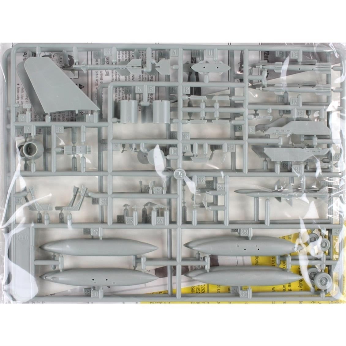 Academy 12424 1/72 Ölçek, U.S. Navy F/A-18A Hornet Savaş Uçağı, Plastik Model Kiti