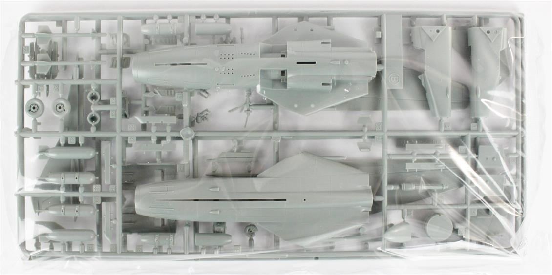 Academy 12455 1/72 Ölçek, MIG-27 Flogger Savaş Uçağı, Plastik Model Kiti