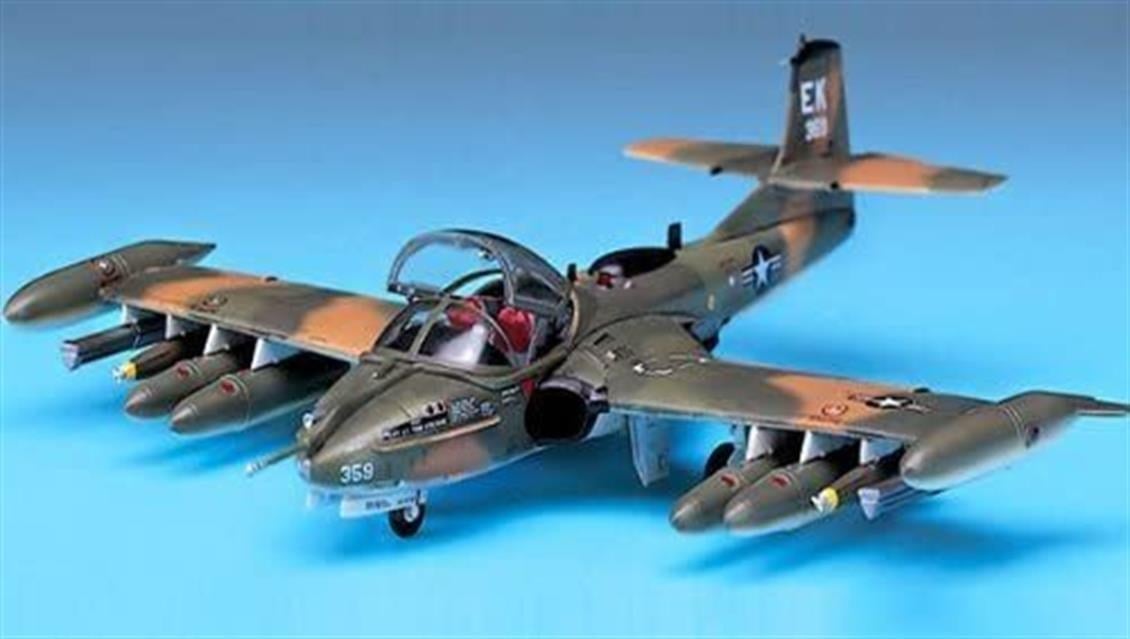 Academy 12461 1/72 Ölçek, Cessna A-37B Dragonfly Savaş Uçağı, Plastik Model Kiti
