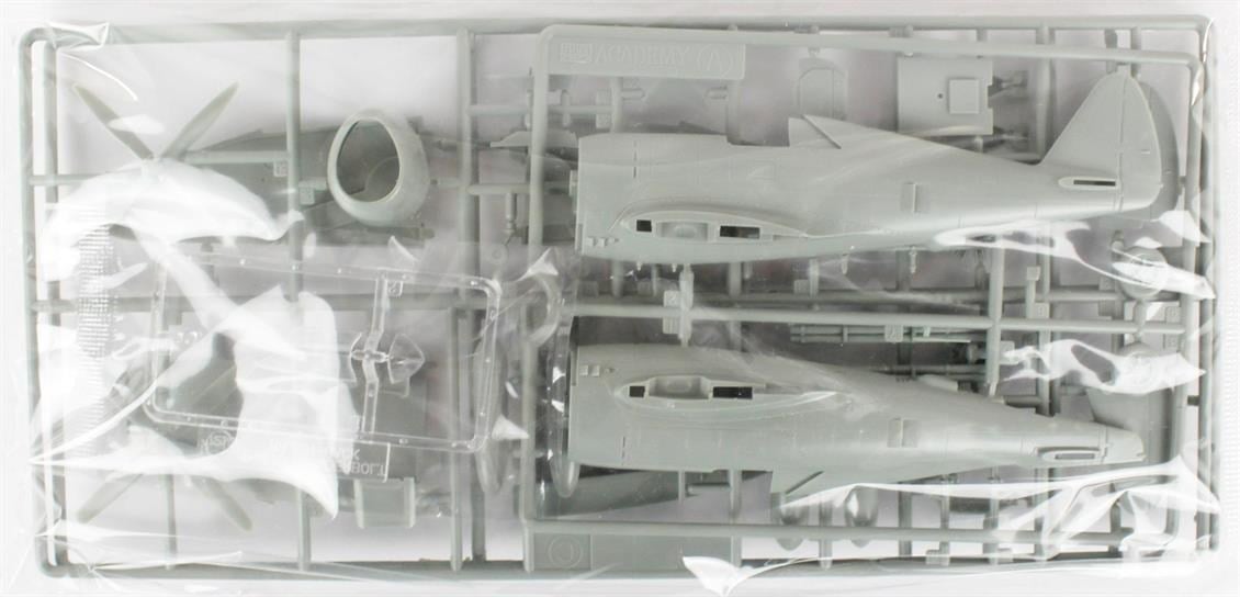 Academy 12492 1/72 Ölçek, P-47D Thunderbolt (Razor Back) Savaş Uçağı, Plastik Model Kiti