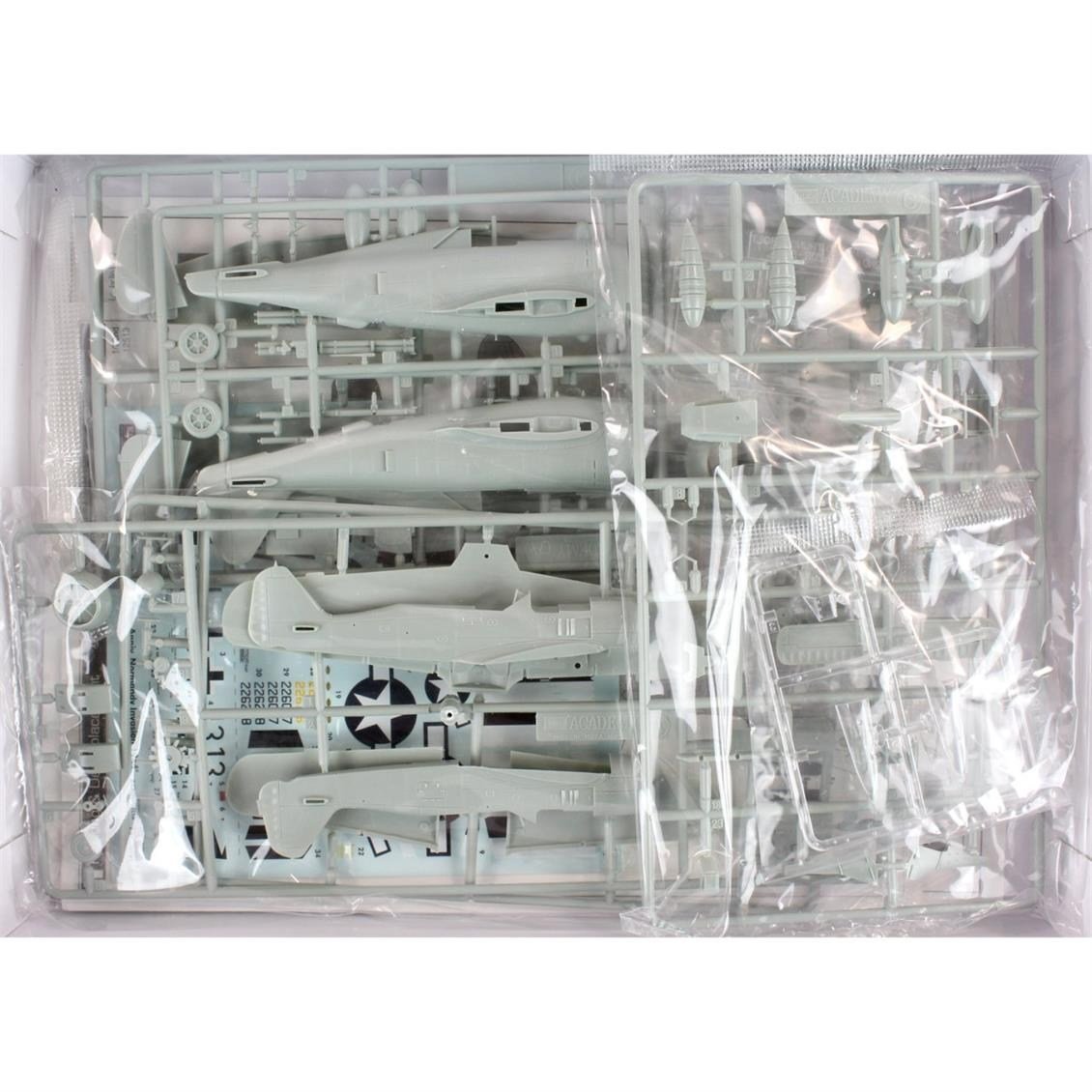 Academy 12513 1/72 Ölçek, P-47D & Fw190A-8 70. Yıl Savaş Uçağı, Plastik Model Kiti