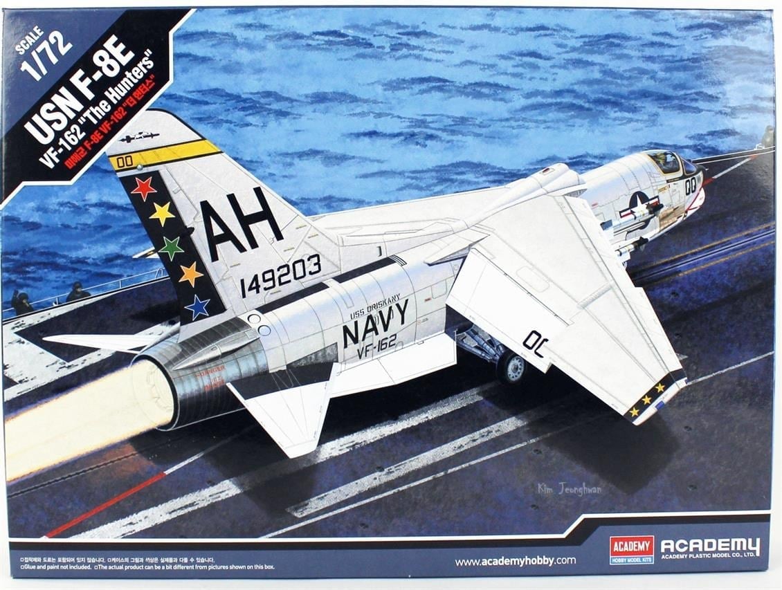 Academy 12521 1/72 Ölçek, USN F-8E VF-162 (The Hunters) Savaş Uçağı, Plastik Model Kiti