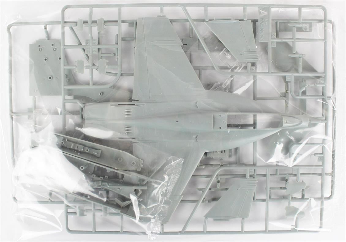 Academy 12547 1/72 Ölçek, USN F/A-18E VFA-143 (Pukin Dogs) Savaş Uçağı, Plastik Model Kiti