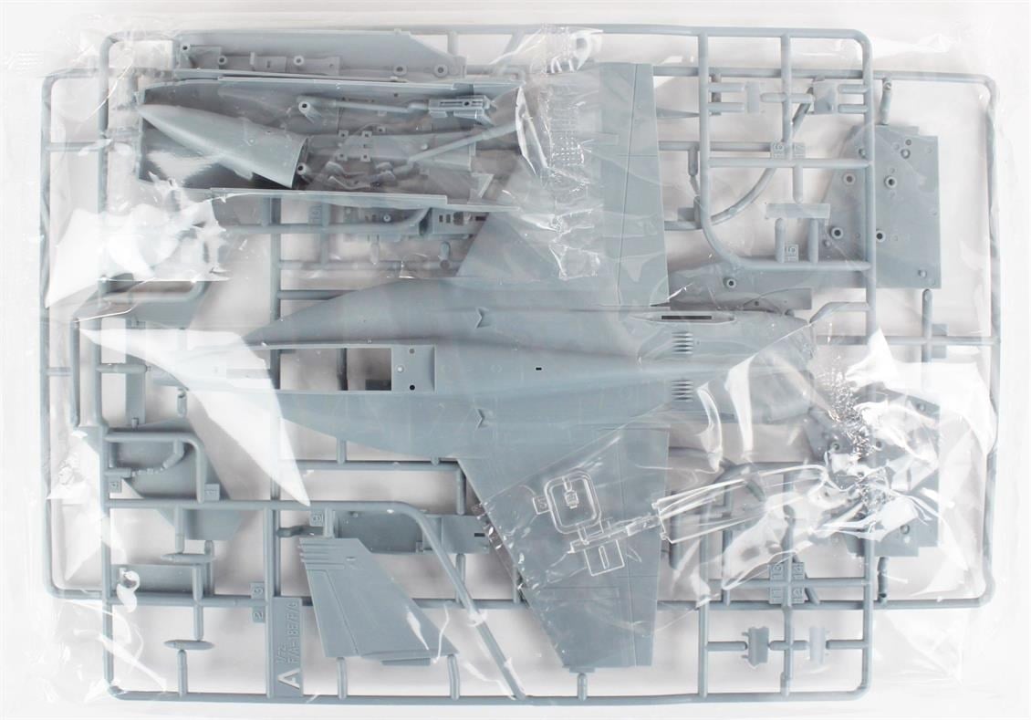 Academy 12565 1/72 Ölçek, USN F/A-18E (VFA-195 Chippy Ho) Savaş Uçağı, Plastik Model Kiti