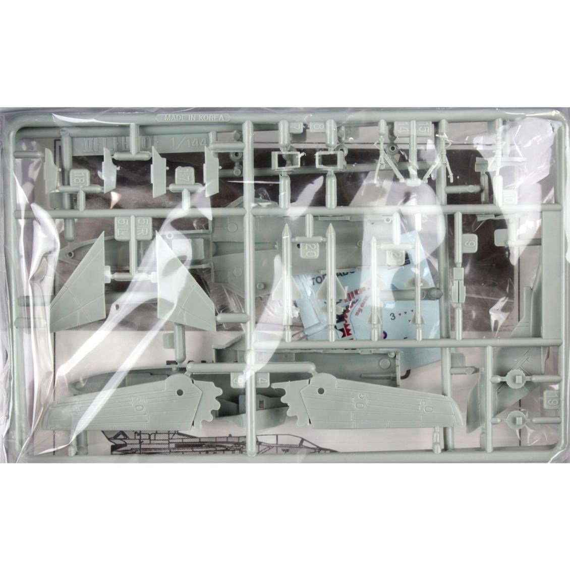 Academy 12607 1/144 Ölçek,  Panavia Tornado Savaş Uçağı, Plastik Model Kiti