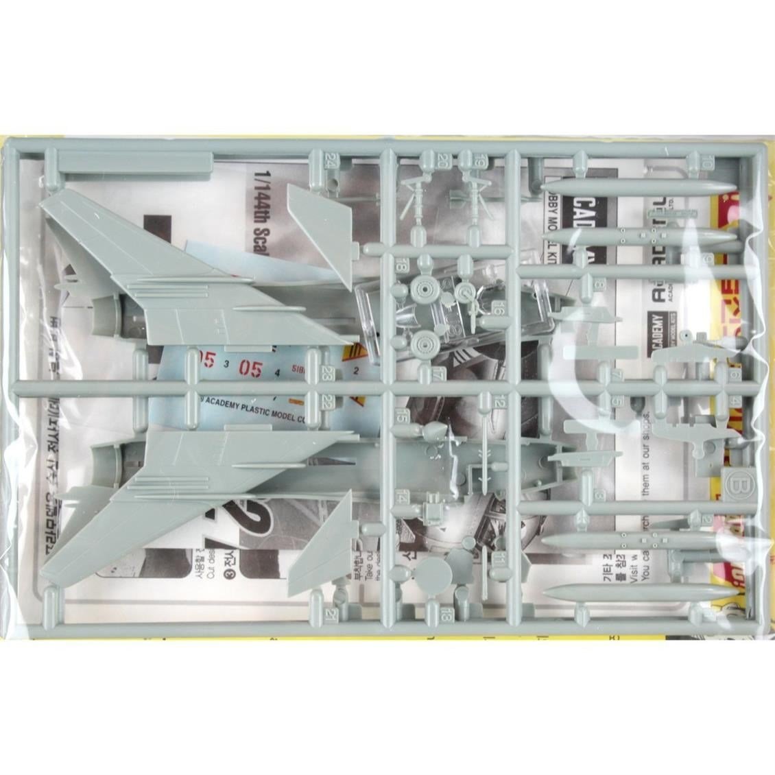 Academy 12612 1/144 Ölçek, SU-22 Fitter Savaş Uçağı, Plastik Model Kiti