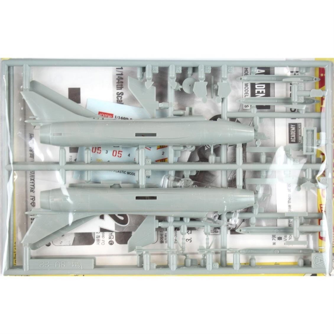 Academy 12612 1/144 Ölçek, SU-22 Fitter Savaş Uçağı, Plastik Model Kiti