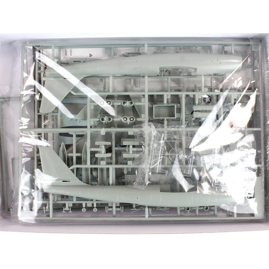 Academy 12618 1/144 Ölçek, USAF Boeing B-47 Savaş Uçağı, Plastik Model Kiti